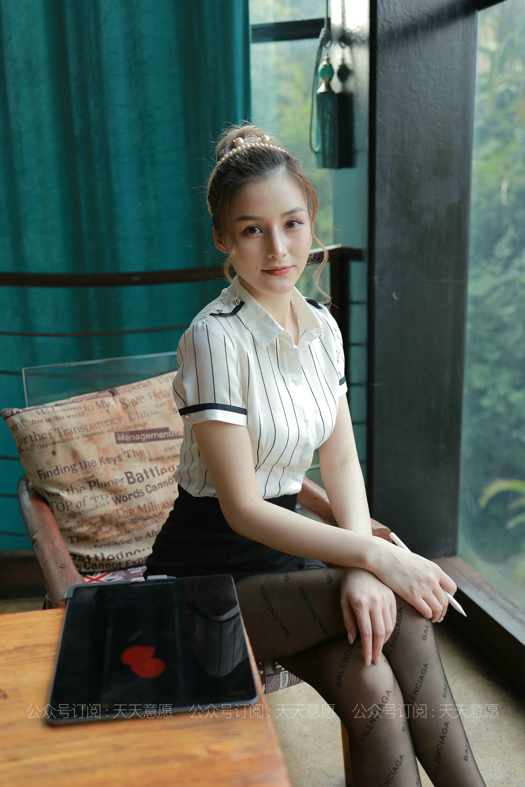 [IESS异思趣向]  模特：九妹《甜美女主管》_第1张