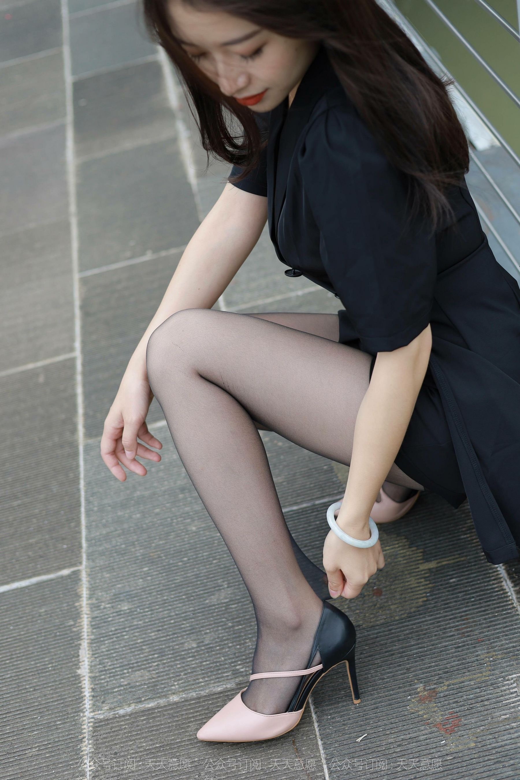 [IESS异思趣向]  模特：小婕《桥上的美女》_第2张