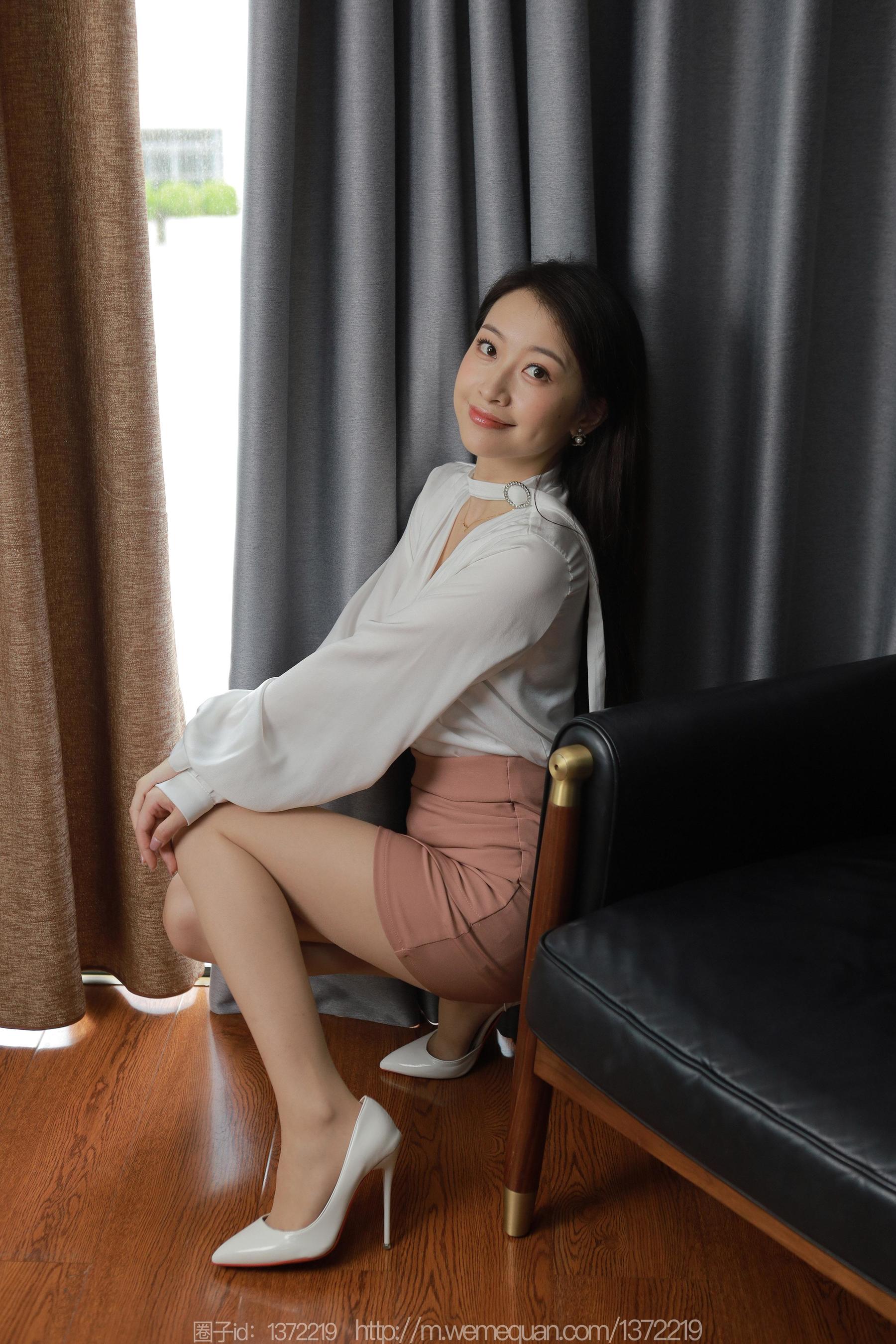 IESS异思趣向 - 模特：小婕 《粉色的温柔》_第1张