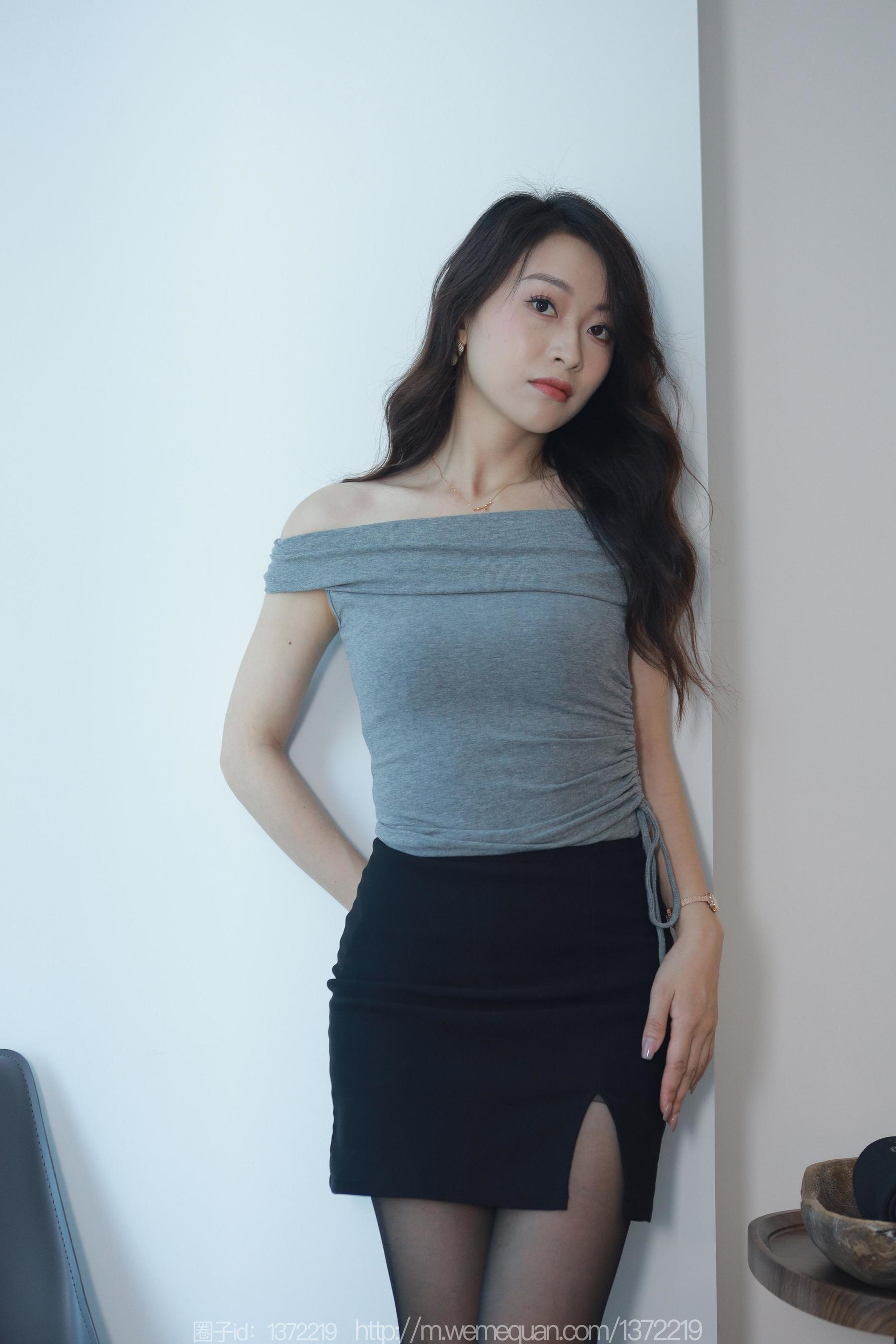 IESS异思趣向 - 模特：小婕 《紧身的包臀裙》_第4张