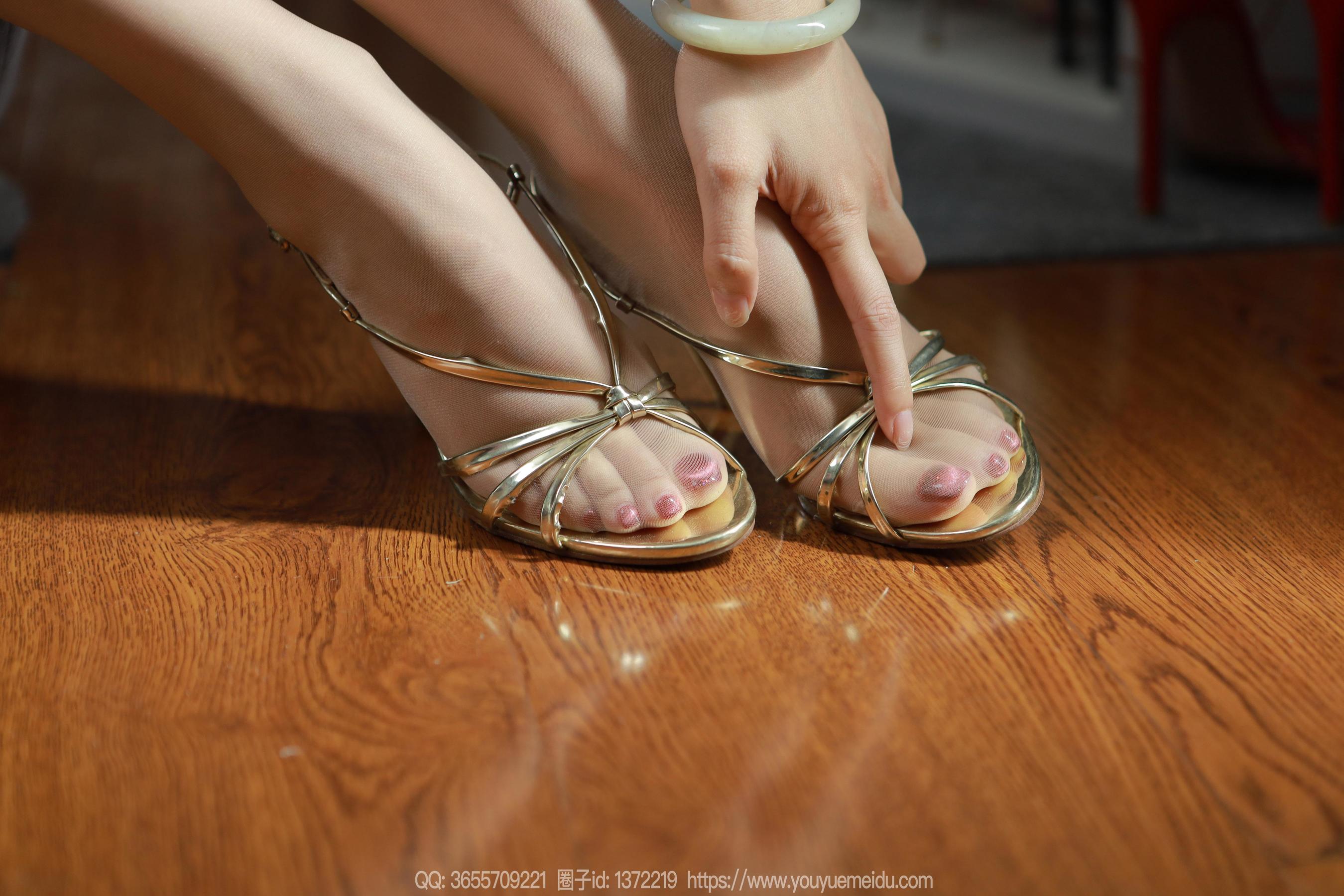 IESS异思趣向 - 模特： 婉萍 《吊带波点》_第1张