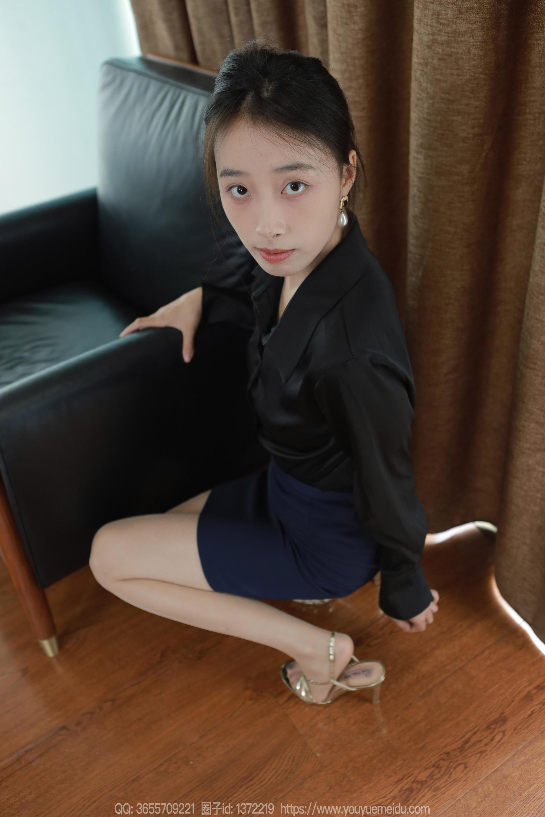 IESS异思趣向 - 模特： 小九 《长腿同事》_第1张
