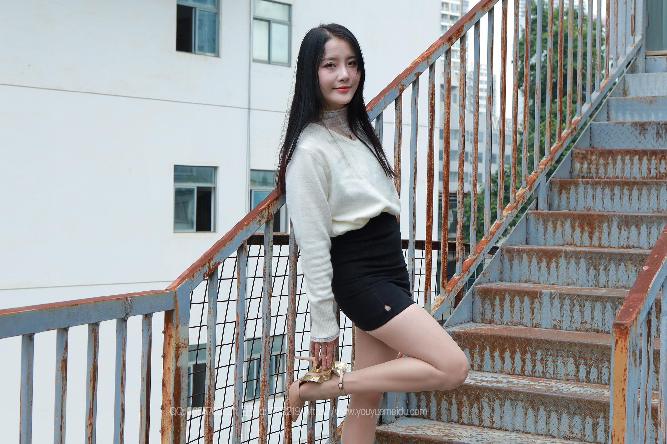 IESS异思趣向 - 模特： 婉萍 《酒杯美腿》_第4张