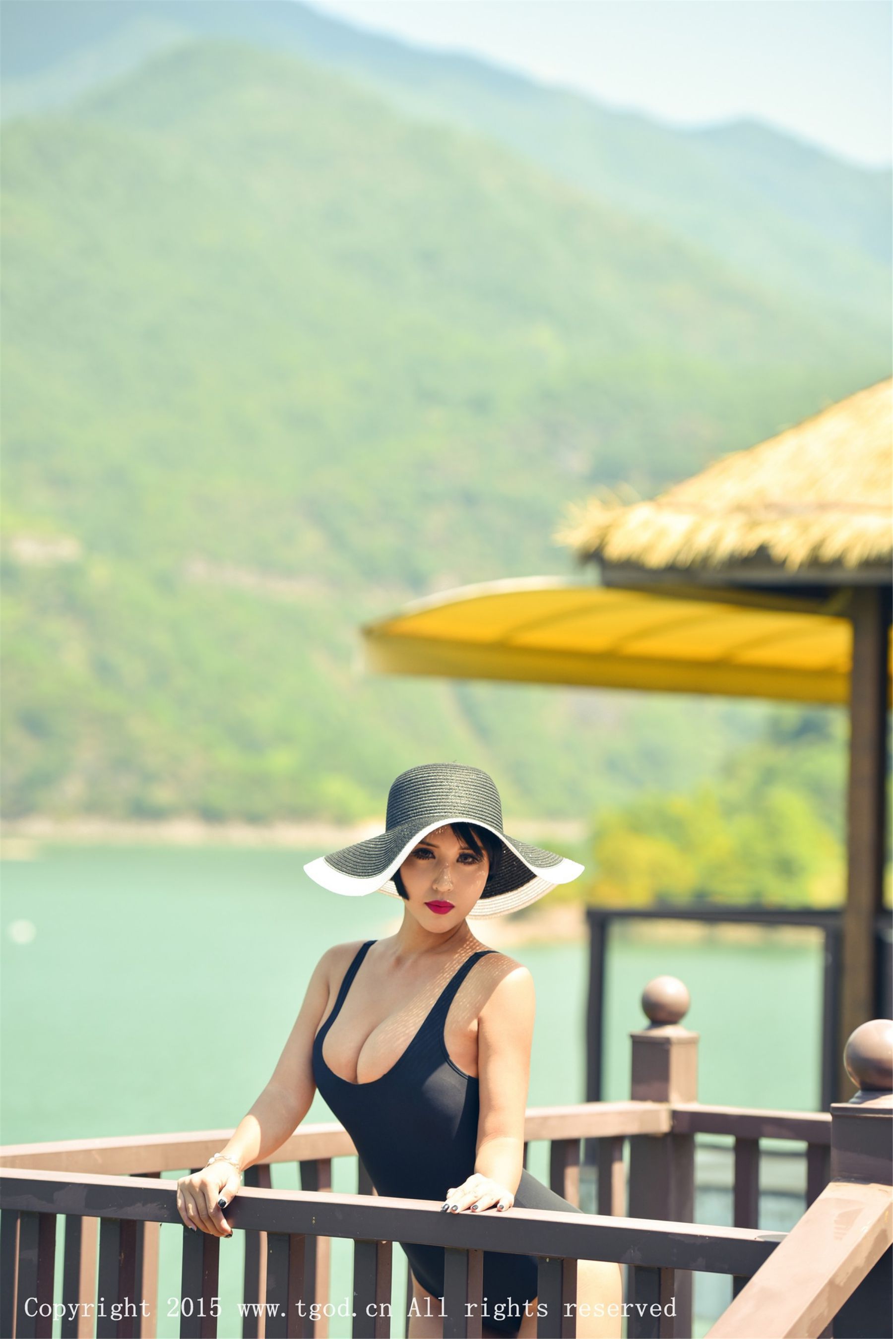 娜依灵儿《云曼旅拍》清新系列 [TGOD推女神] 写真集_第1张