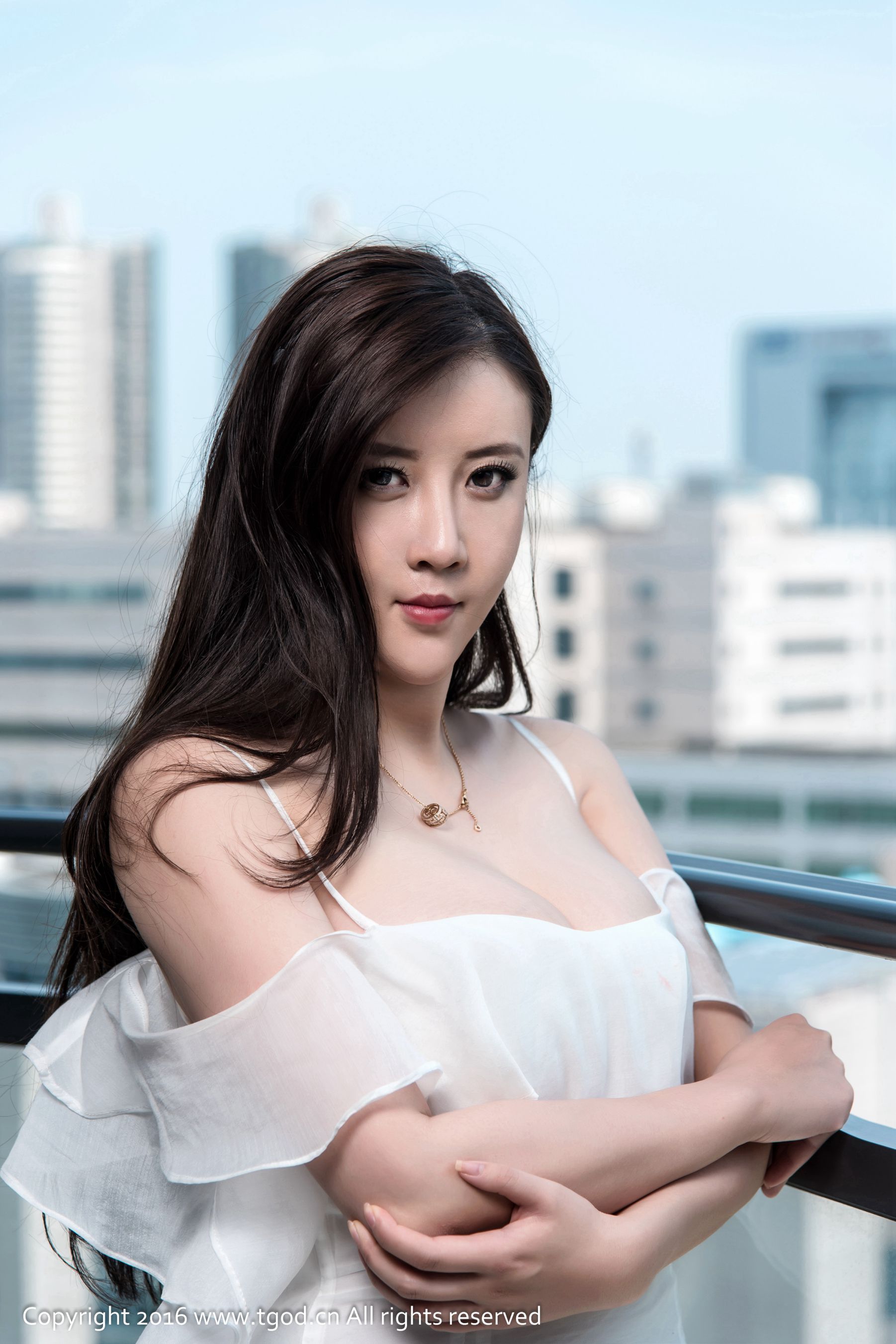 王婉悠《玉女巨乳的容颜 都市迷情》 [推女神TGOD]_第2张
