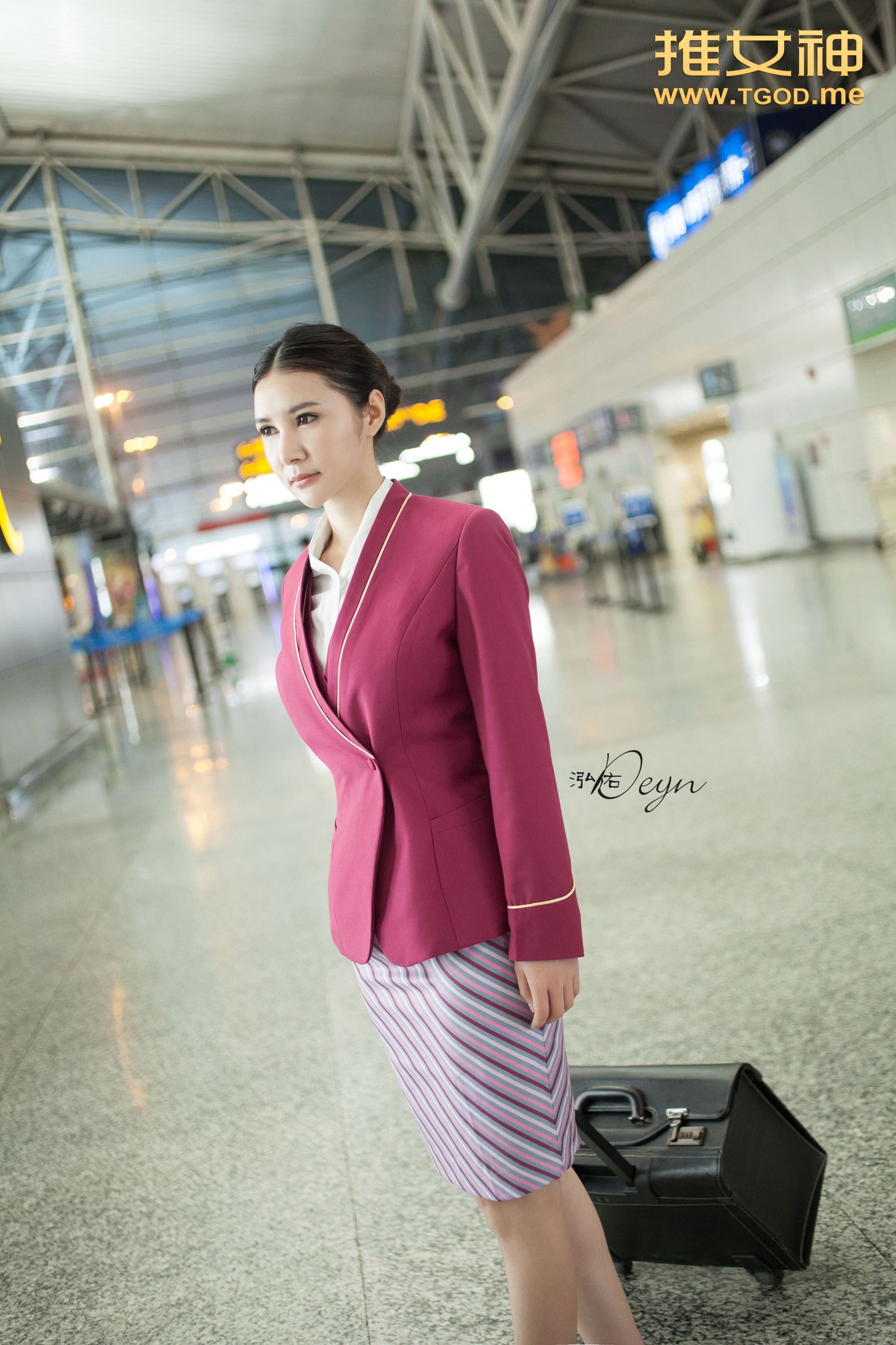 顾欣怡《空港迷失 空姐的私生活》（上） [TGOD推女神] 写真集_第2张