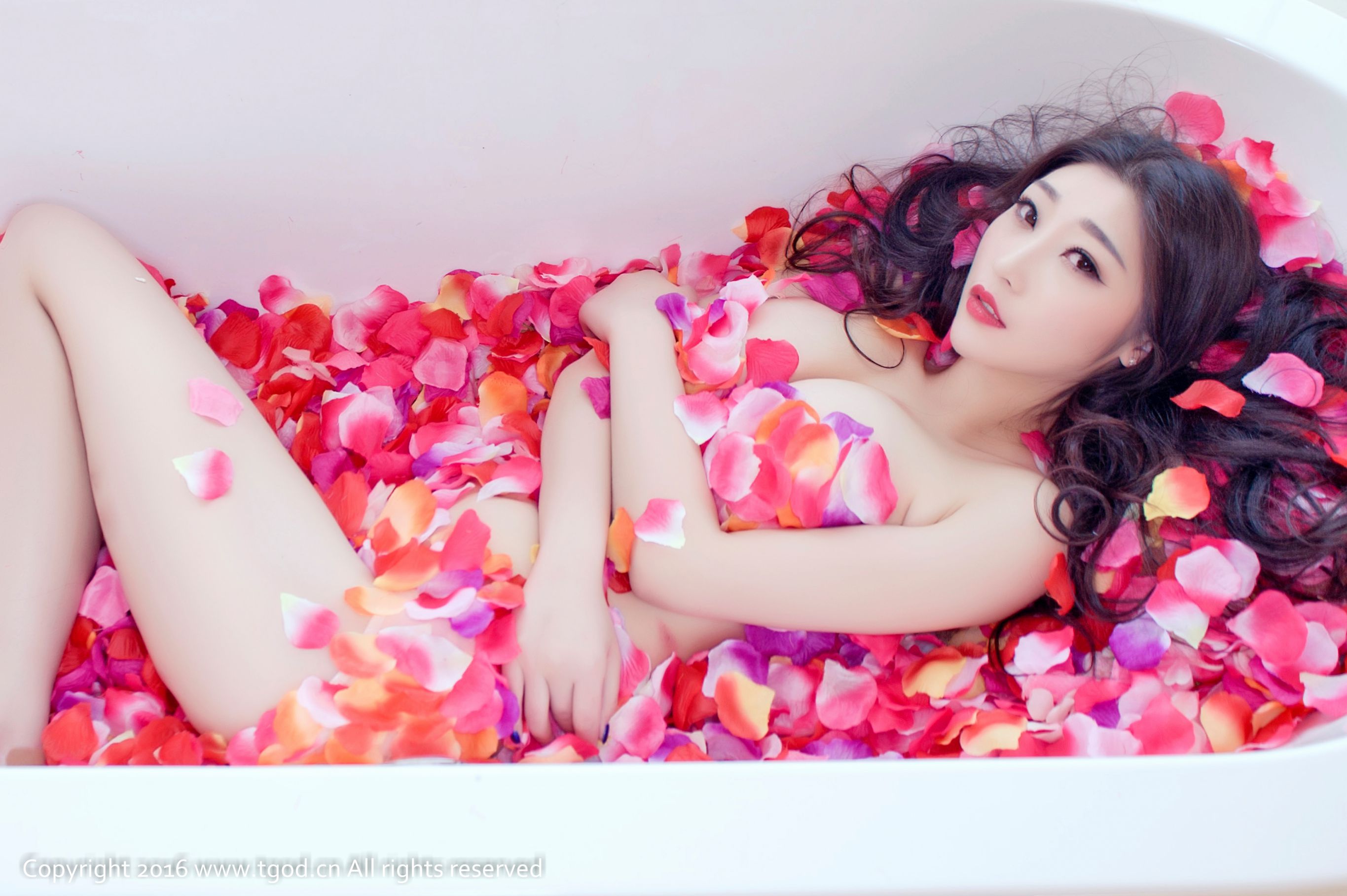 妲己/小柳岩D《花瓣裹身浴缸秀》 [推女神TGOD]_第3张