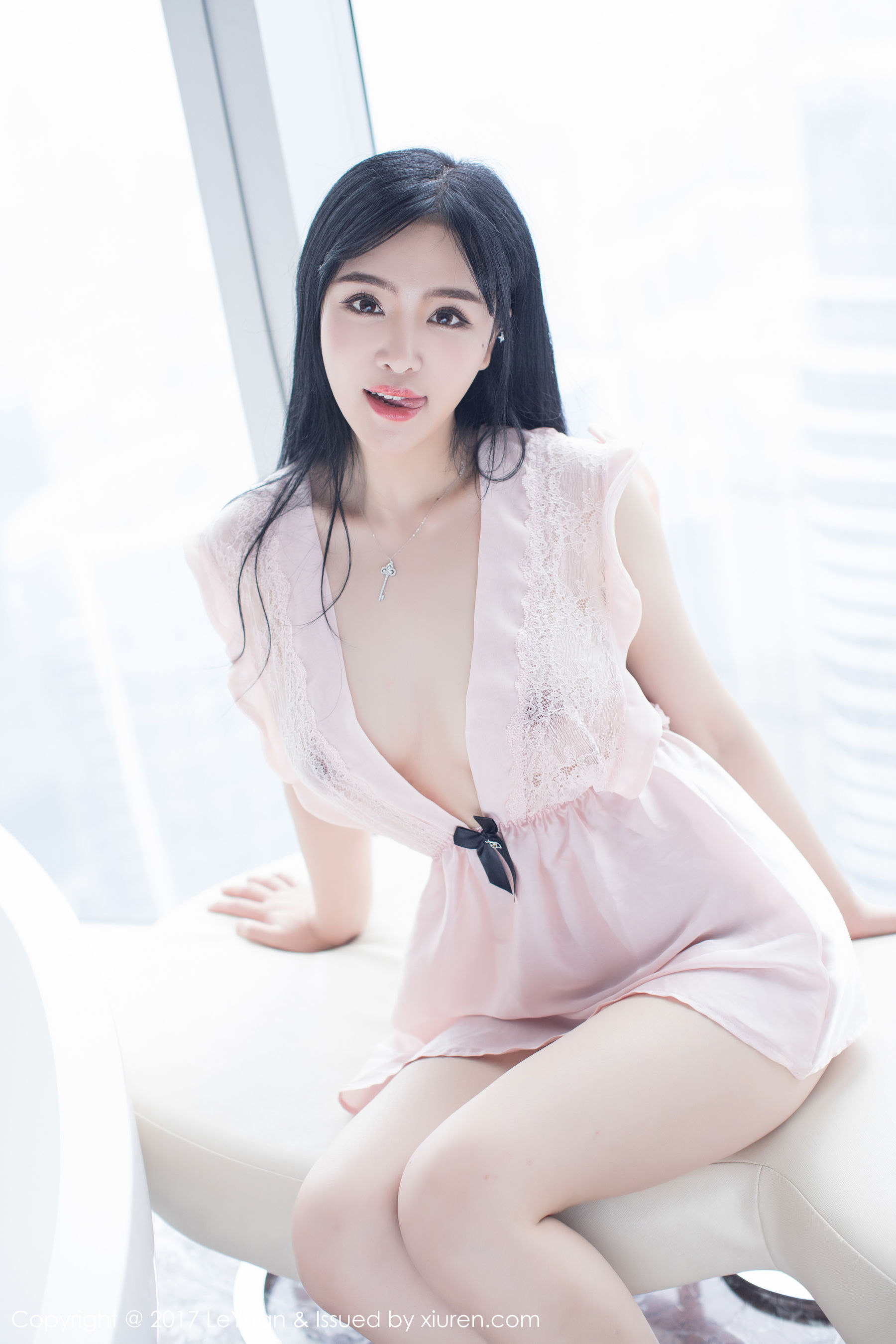 刘钰儿《粉嫩睡衣+白丝诱惑》 [星乐园LeYuan] VOL.046_第4张