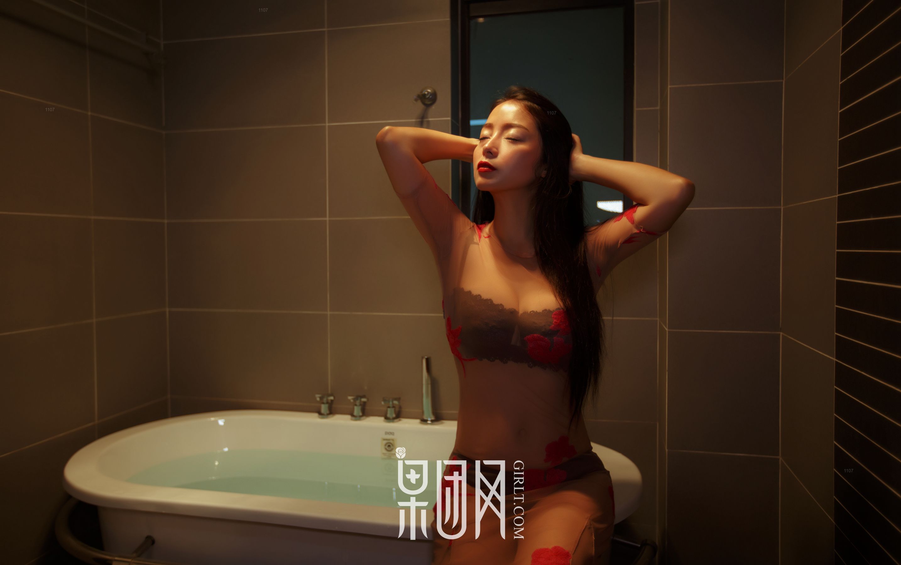 凤萧兮红霓裳，拥雪成峰兮玉无瑕 [果团网Girlt] NO.074_第1张