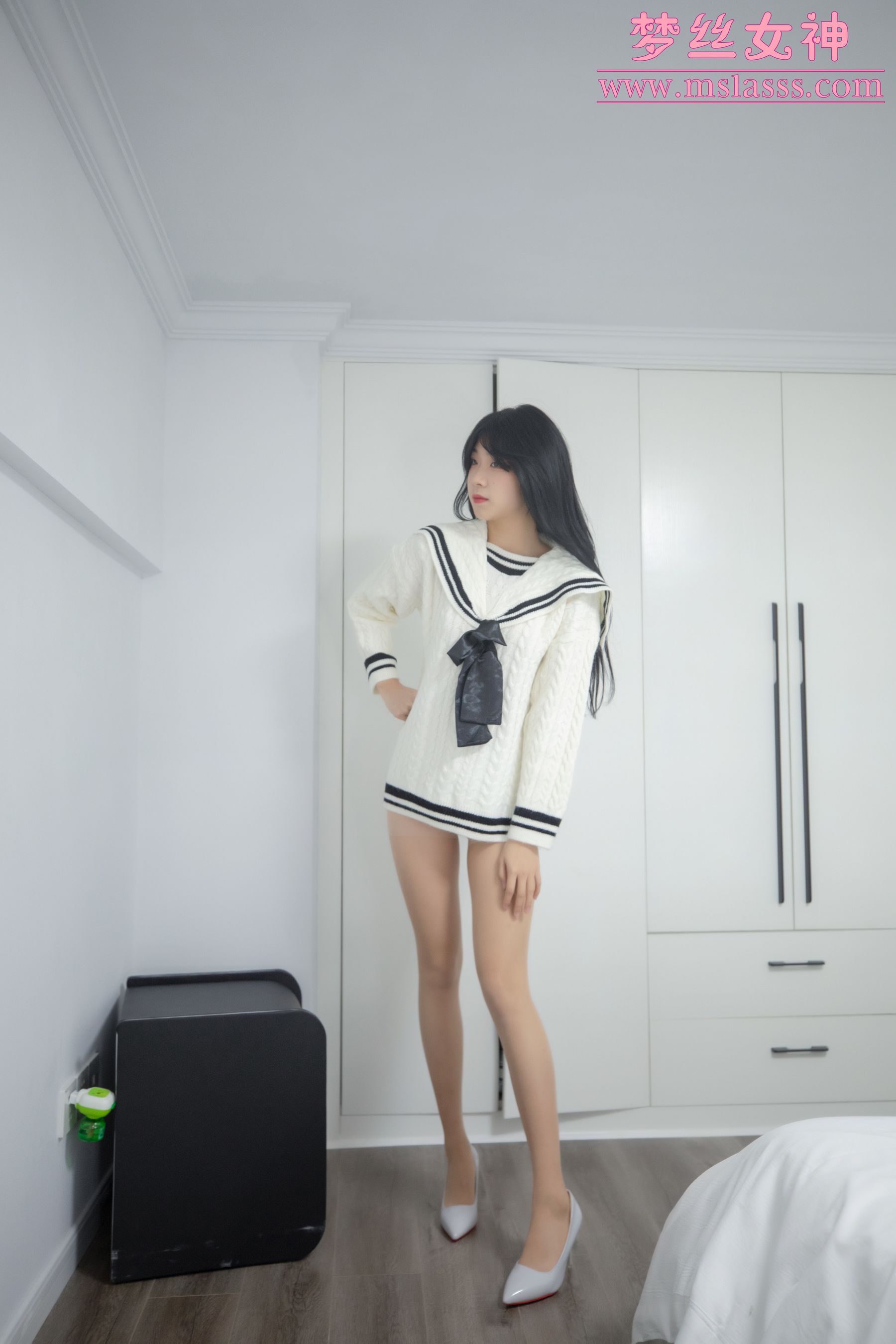 [梦丝女神MSLASS] 韩飞儿 白衣大长腿_第1张