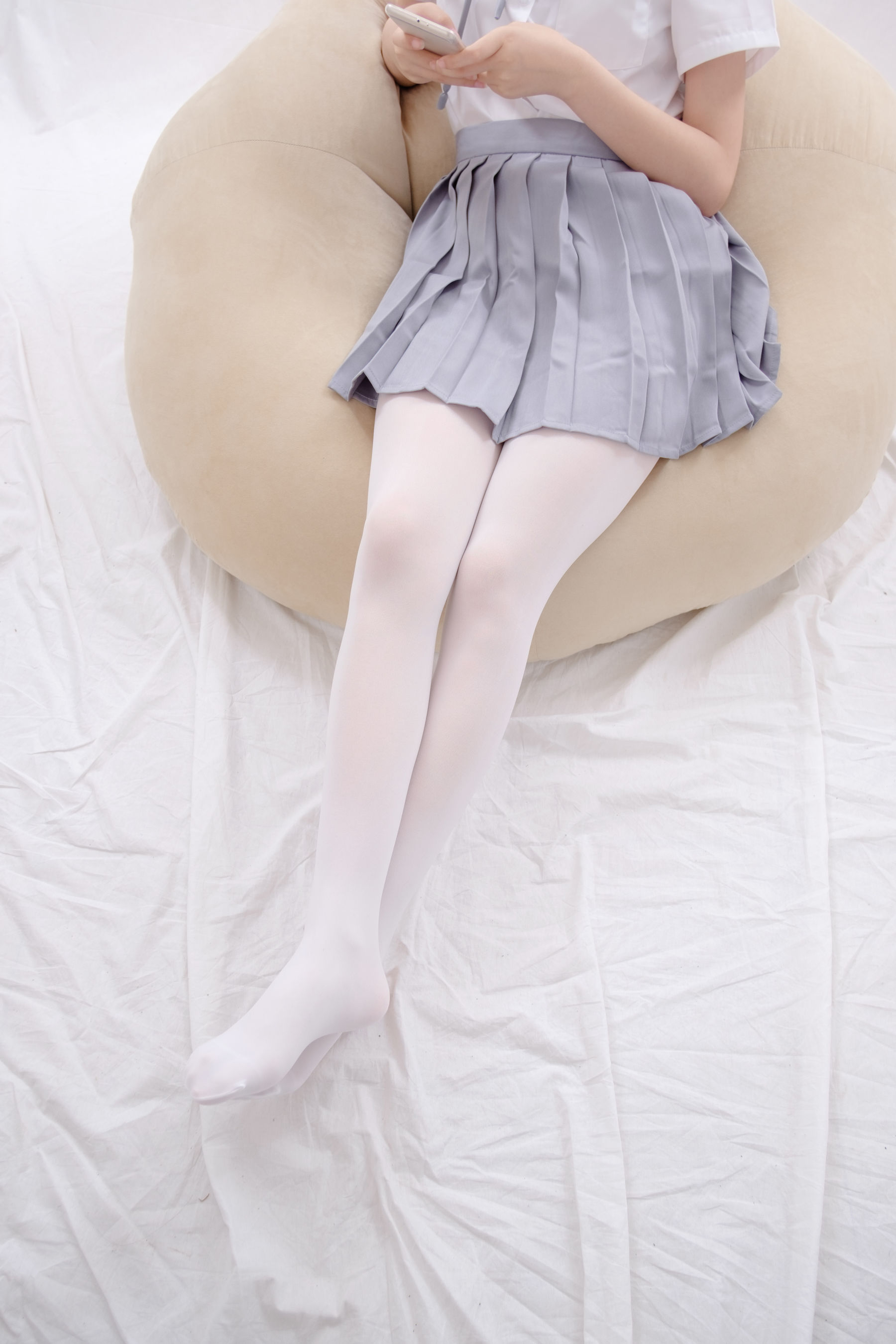 [森萝财团] R15-025 白丝足控_第1张