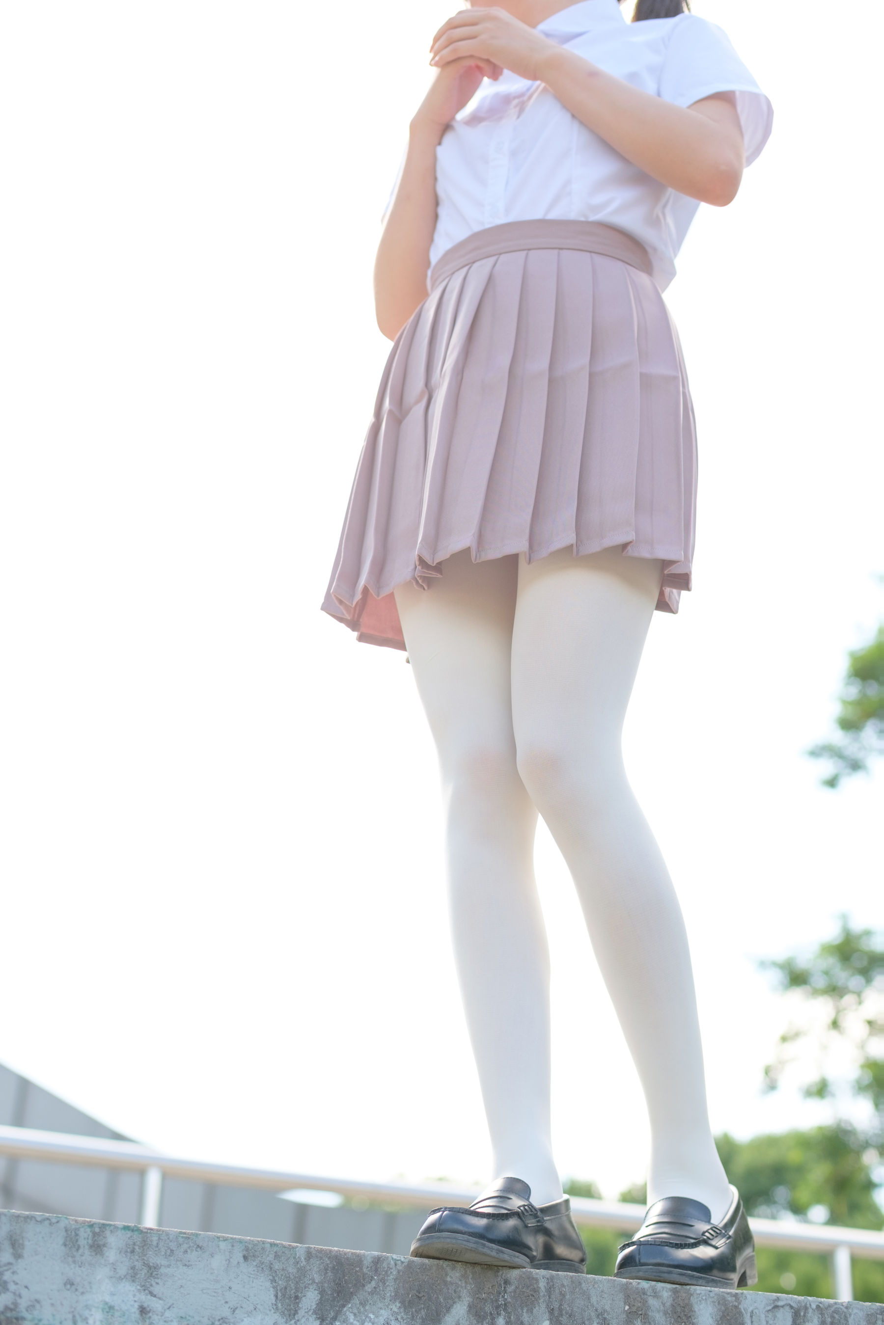 [森萝财团] R15-030 操场上的白丝_第1张