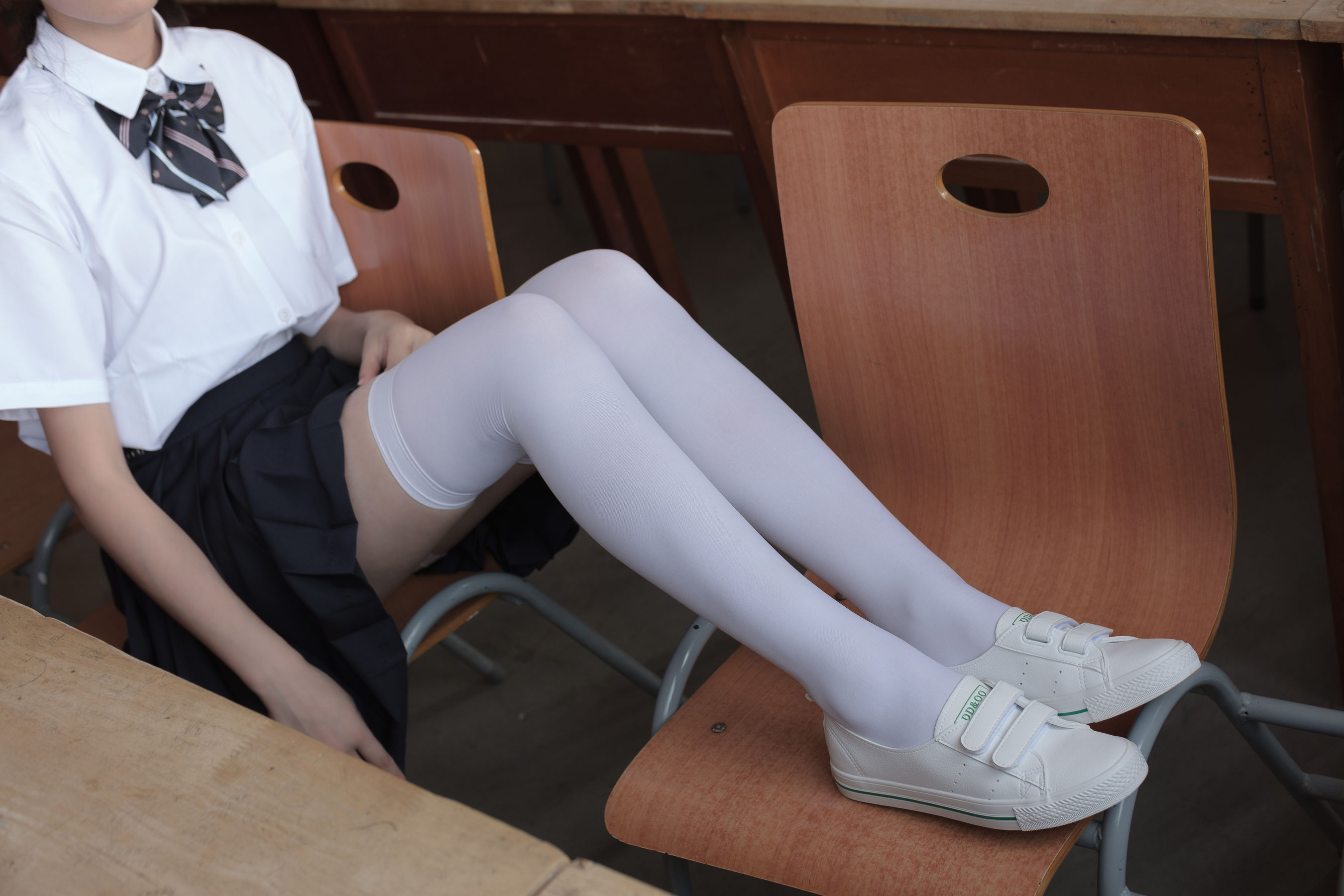 [森萝财团] [BETA-022] 教室里的JK白丝少女_第1张
