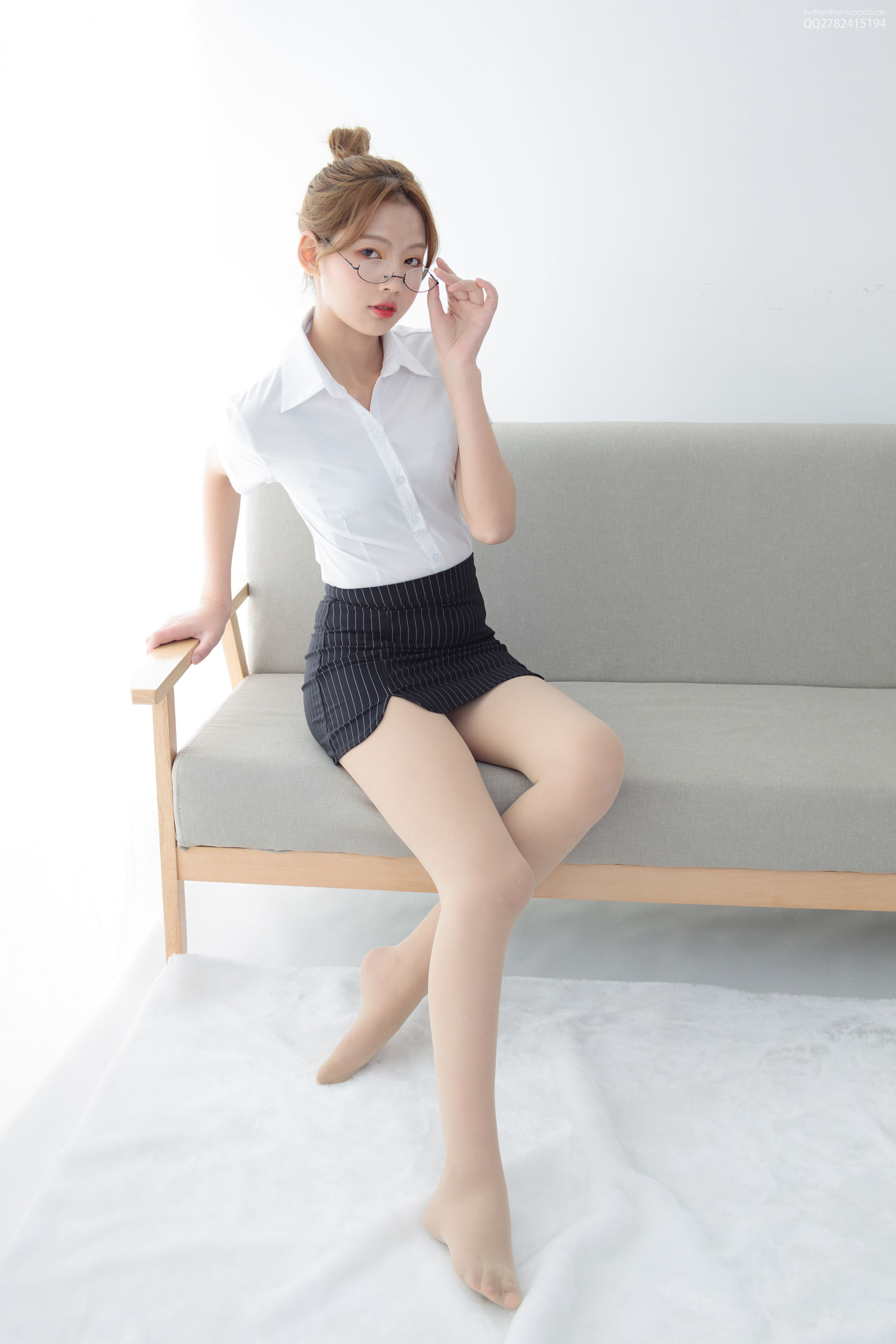 [森萝财团] JKFUN-044 OL一定要搭配眼镜 50D肉丝_第5张