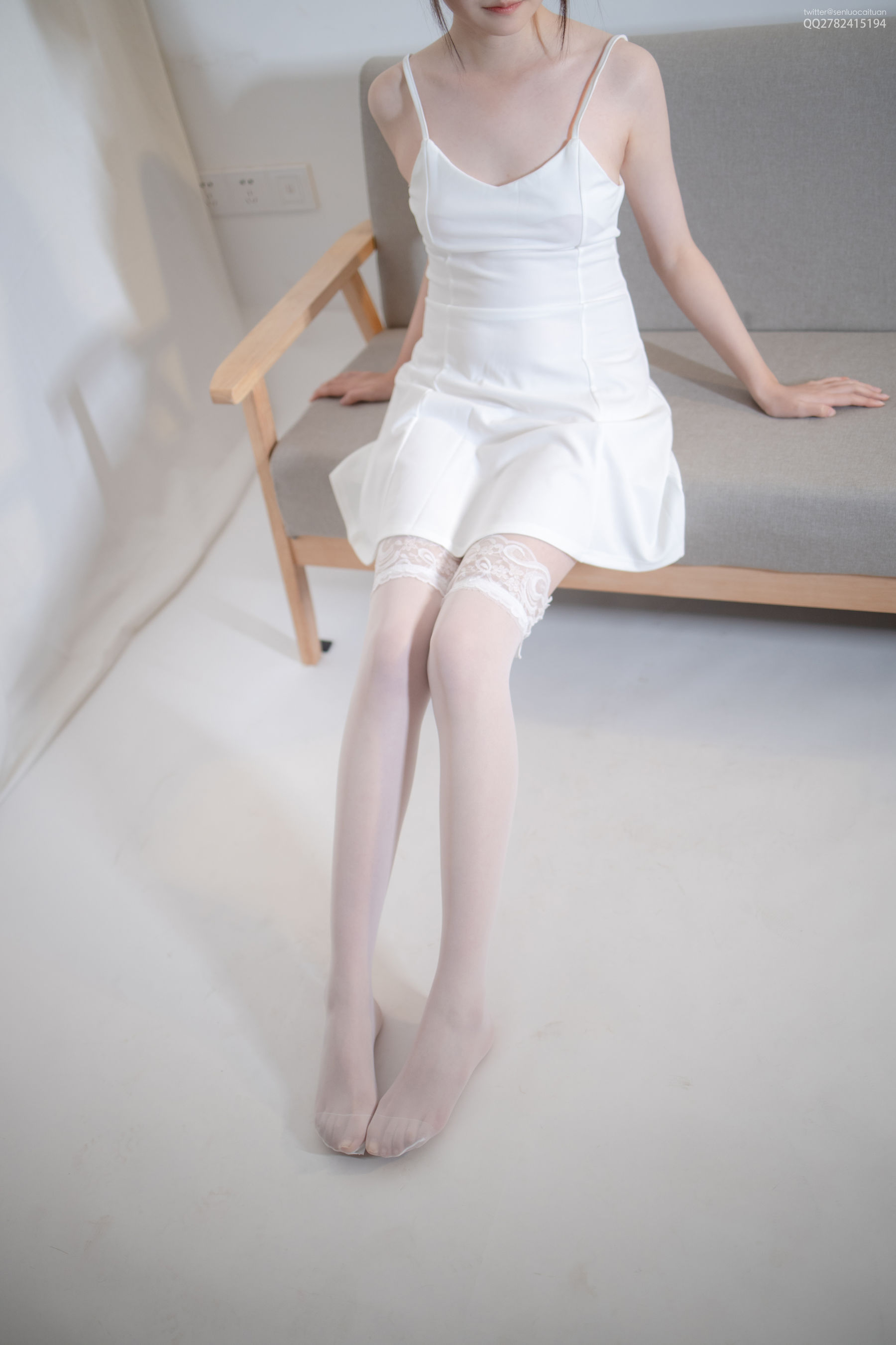 [森萝财团] JKFUN-046 Aika 蕾丝薄高筒白丝_第1张