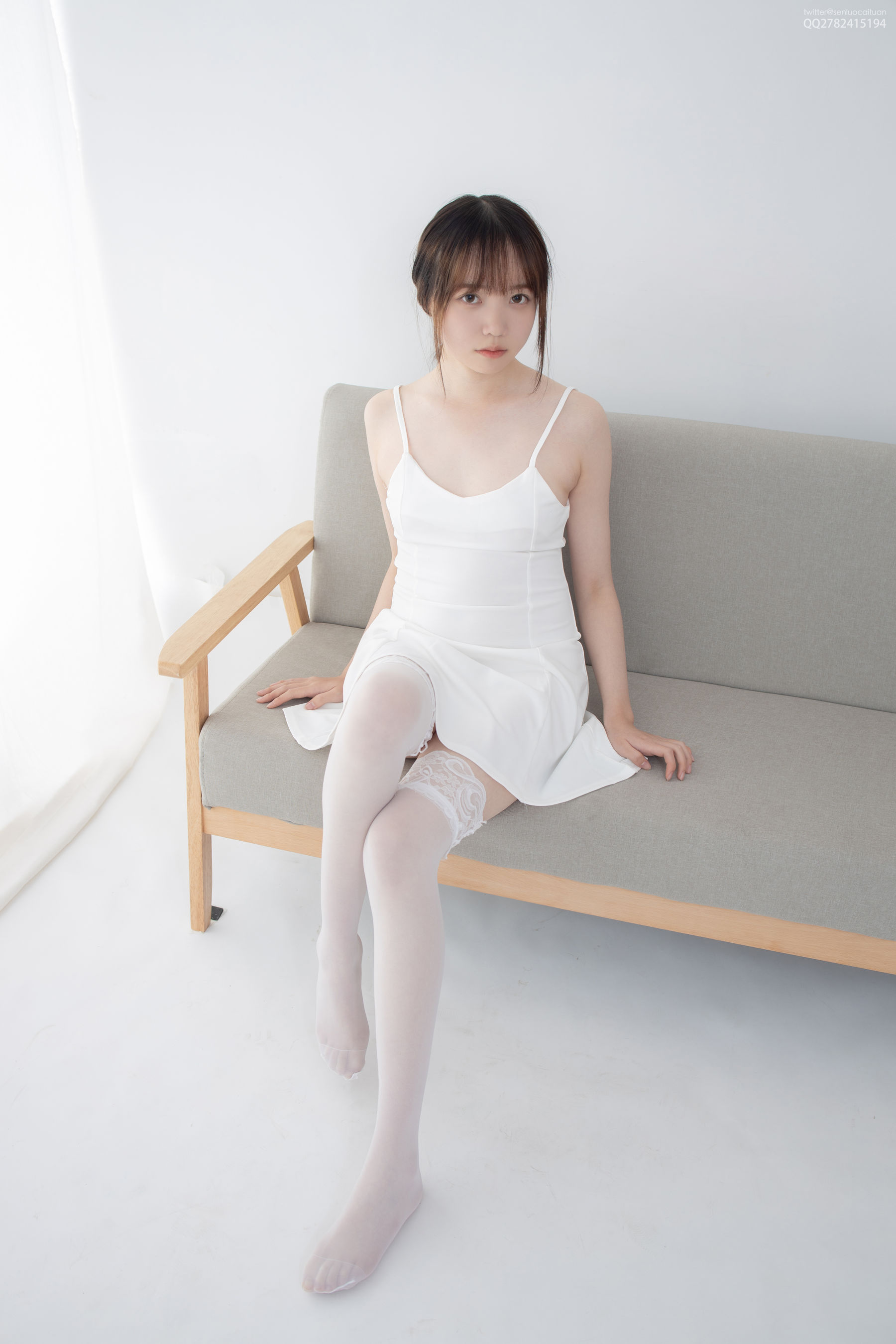 [森萝财团] JKFUN-046 Aika 蕾丝薄高筒白丝_第4张