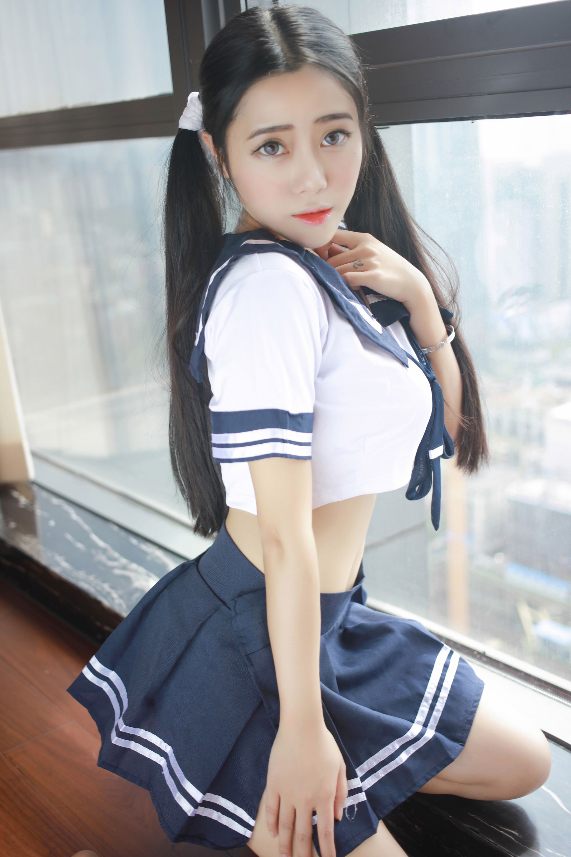 兜豆靓Youlina《3套性感制服系列》 [模范学院MFStar] Vol.032_第2张