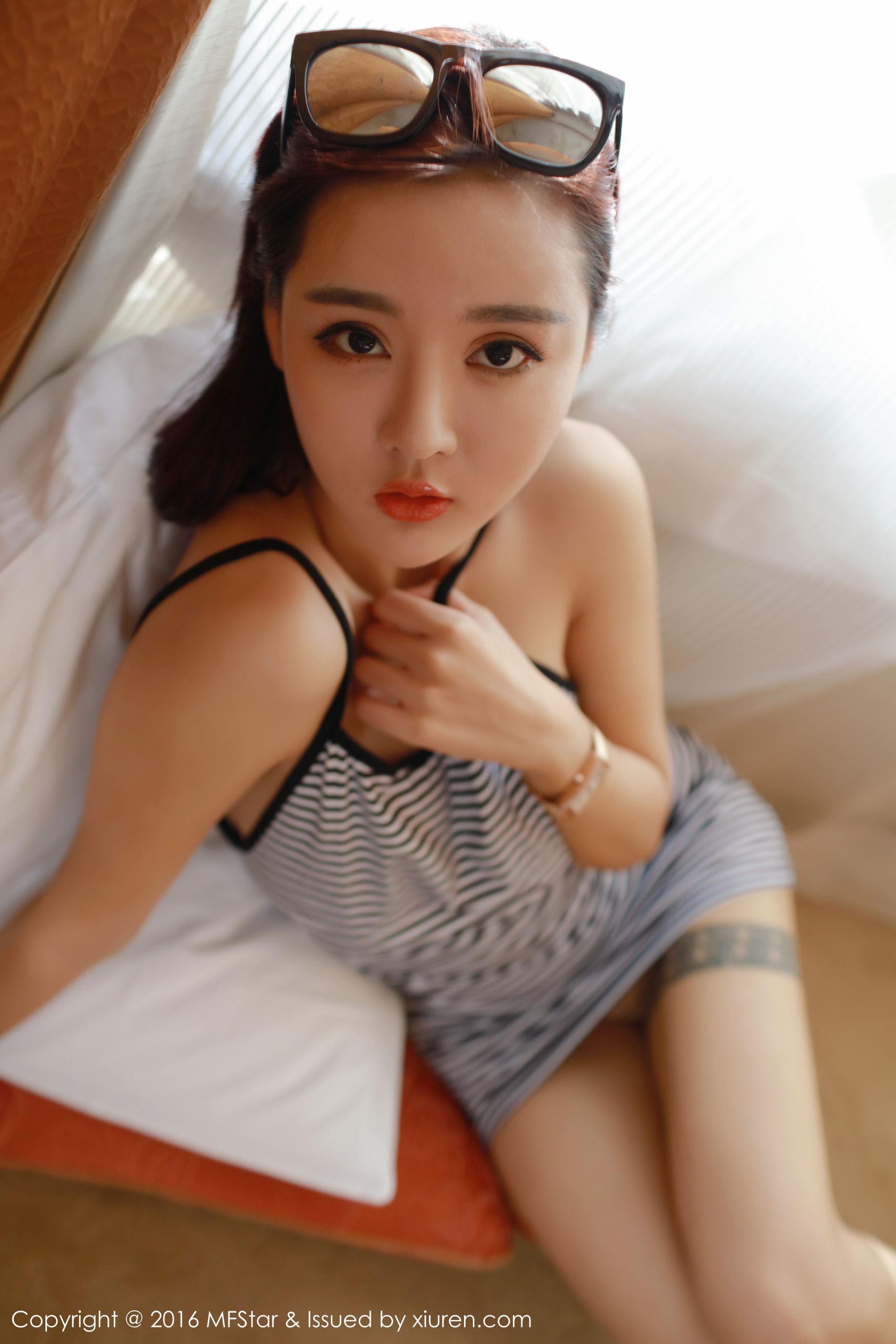 佳佳JiaJia - 五官精致、颜值靓丽且拥有傲人巨乳的美女模特 [模范学院MFStar] Vol.060_第1张