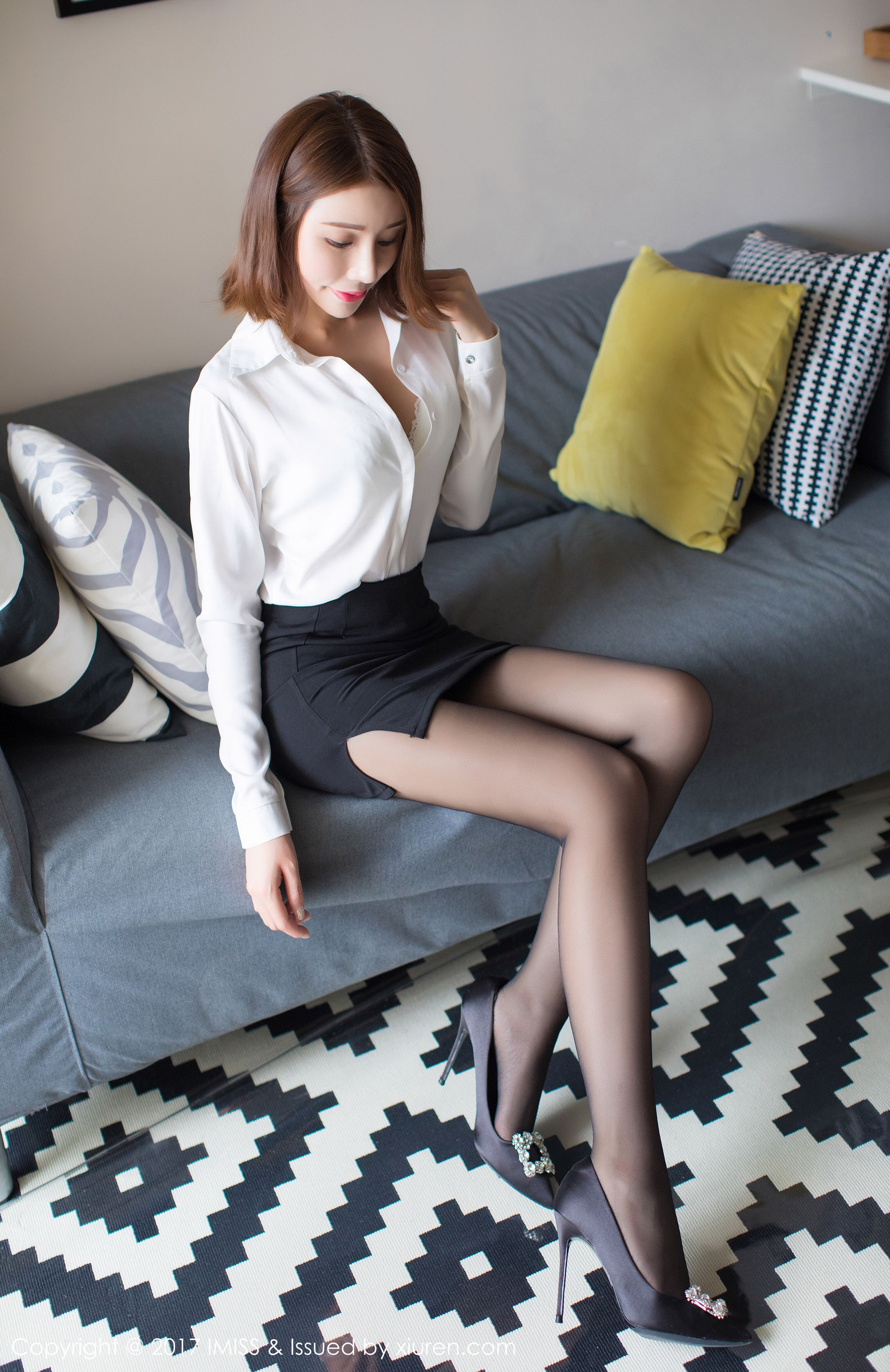 Savina《OL制服搭配黑丝美腿系列》 [爱蜜社IMiss] Vol.193_第4张