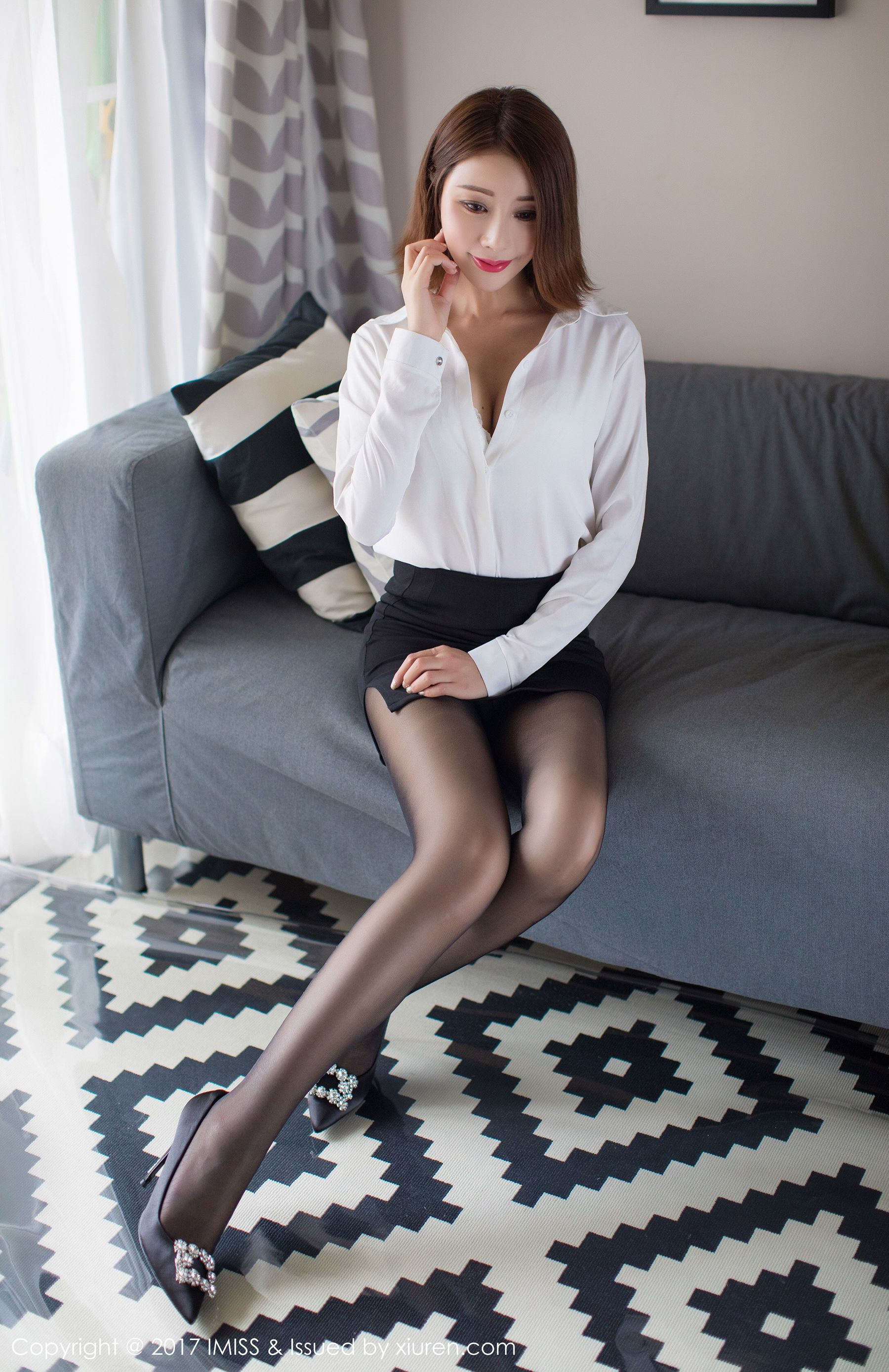 Savina《OL制服搭配黑丝美腿系列》 [爱蜜社IMiss] Vol.193_第5张