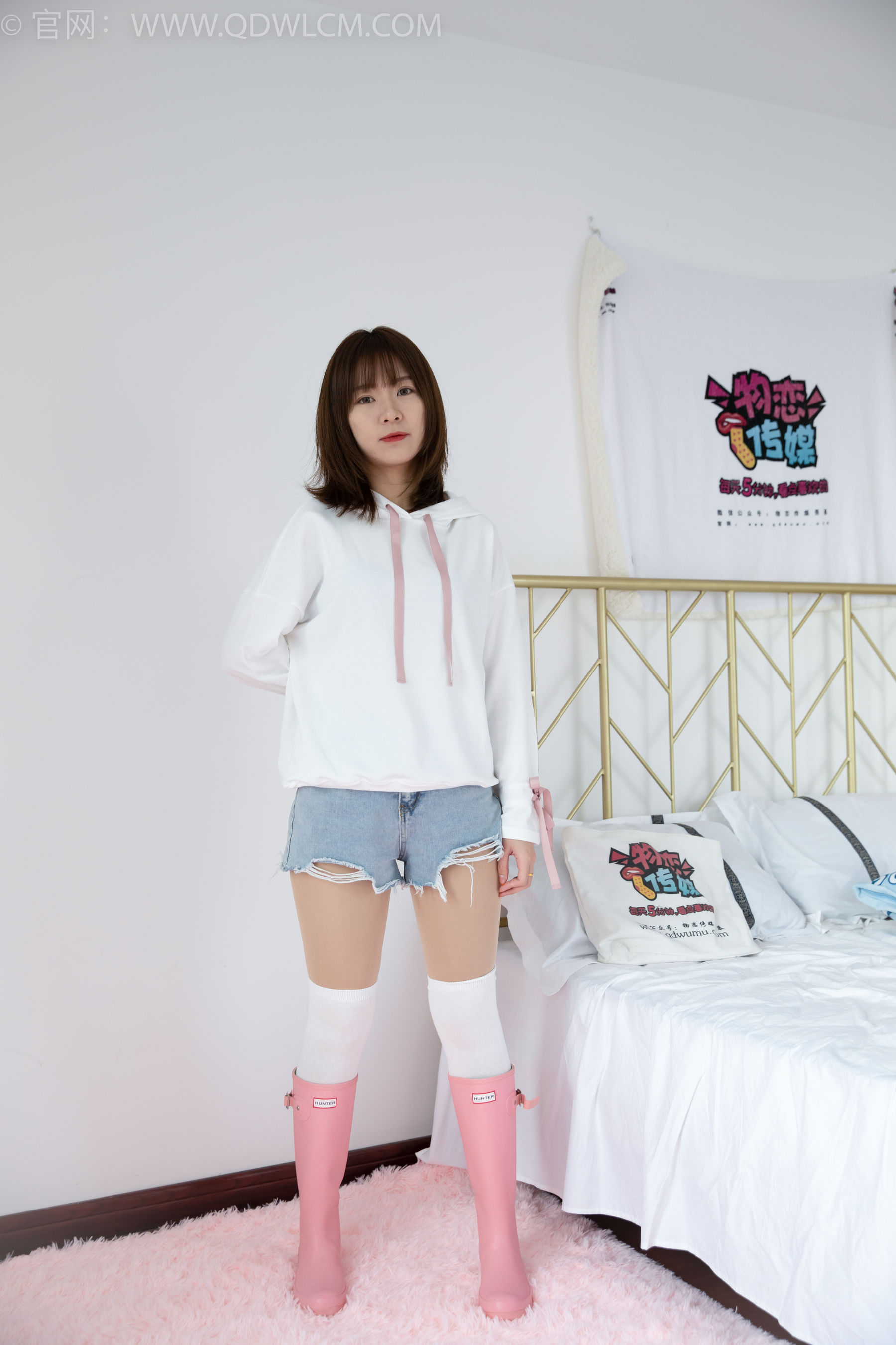 物恋传媒 No.1509 婷婷-黑色的花_第1张