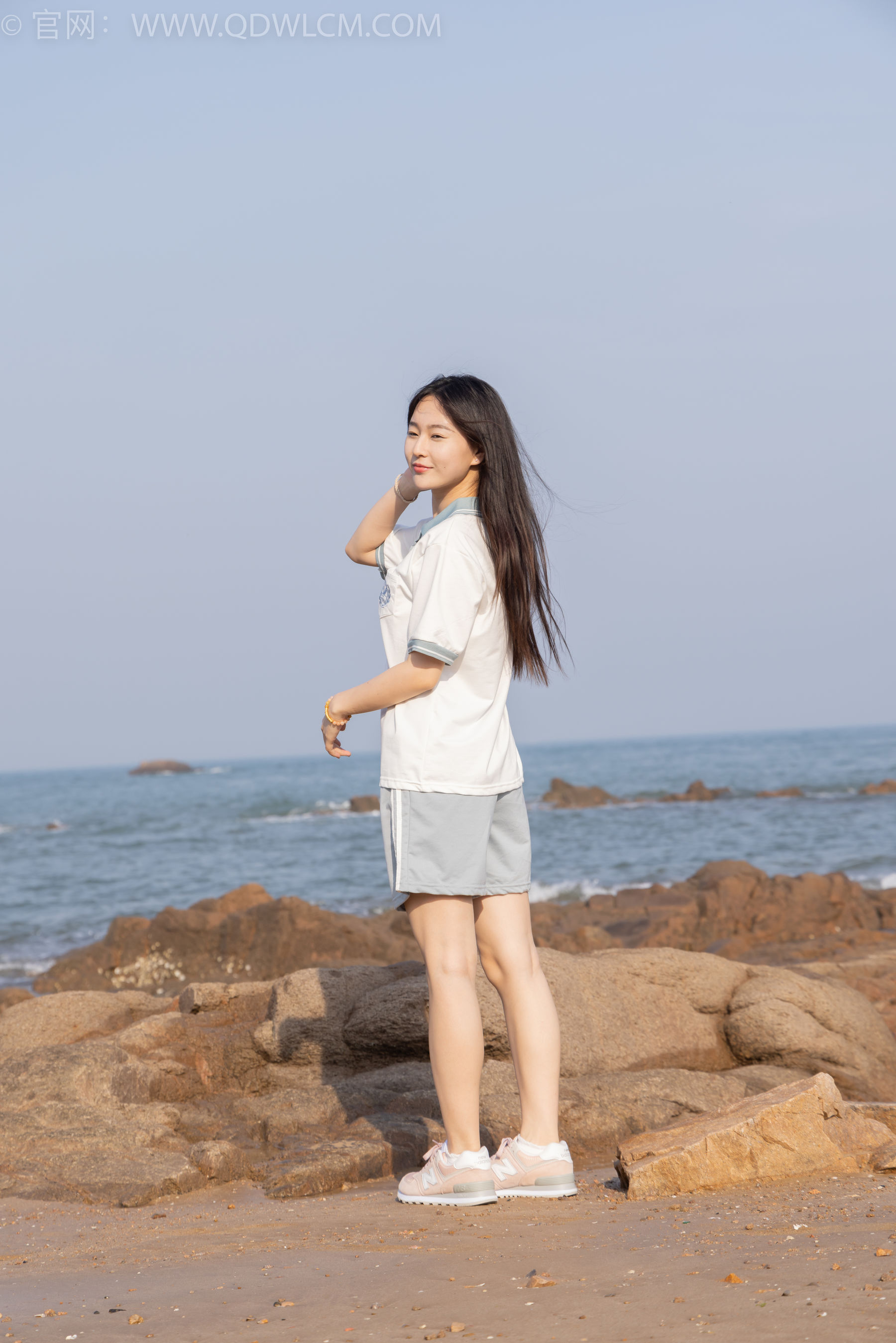 物恋传媒 No.1567 美兔-海边的风_第1张