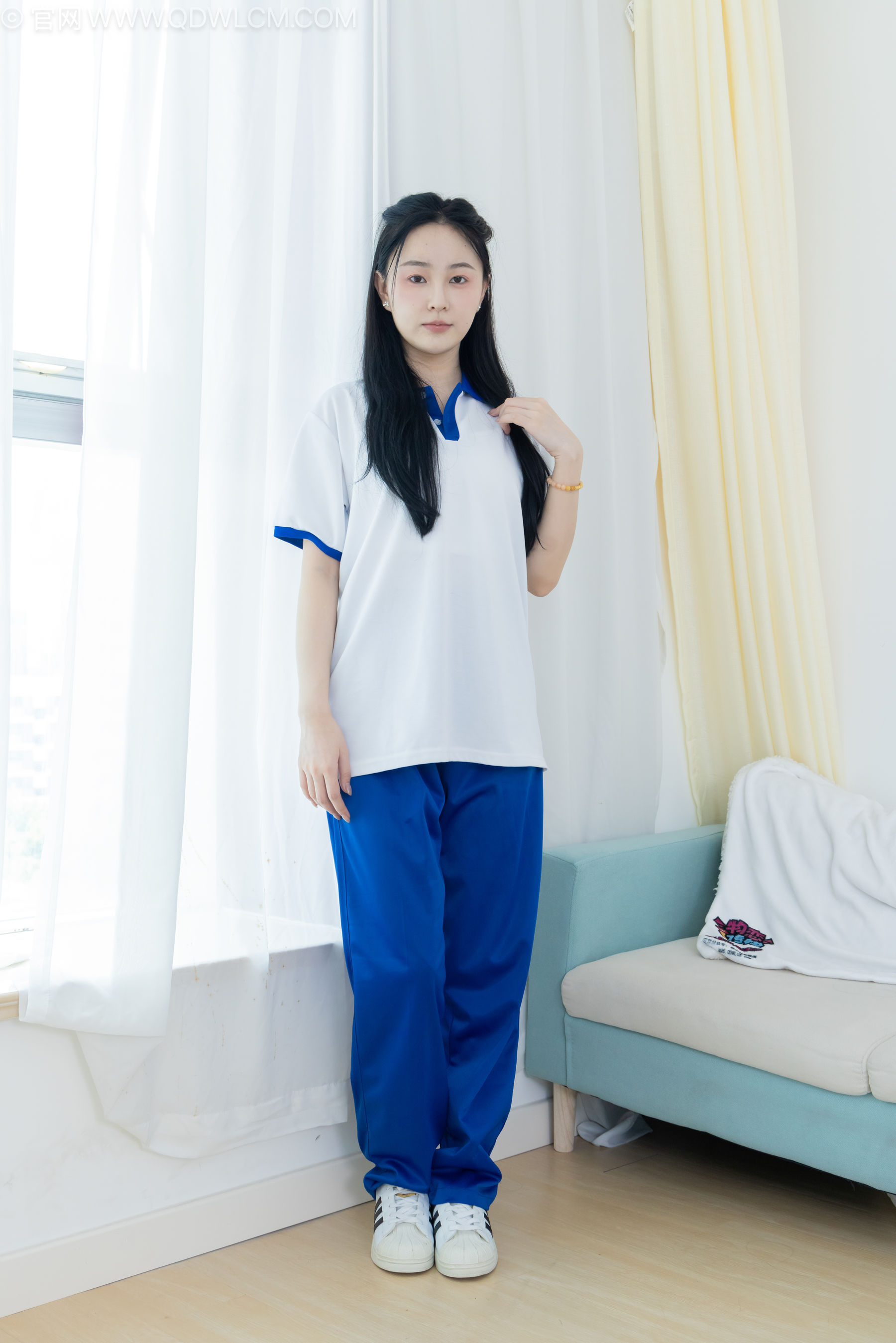 物恋传媒 No.2241 美兔 -板鞋、黑网袜、校服裤里丝_第1张