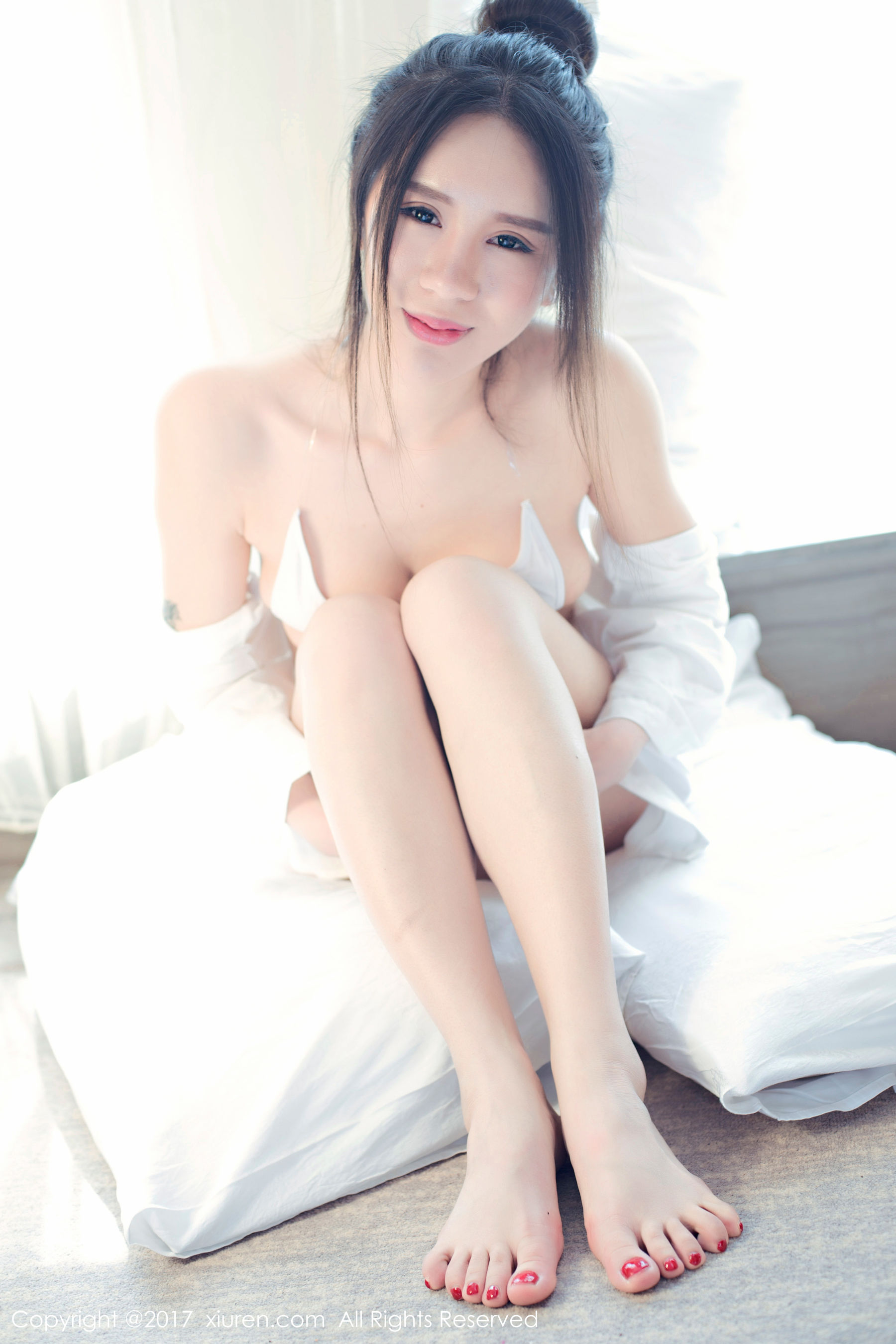 欧阳若依《白色比基尼和大尺度蕾丝女仆死库水》 [秀人网XIUREN] No.715_第2张