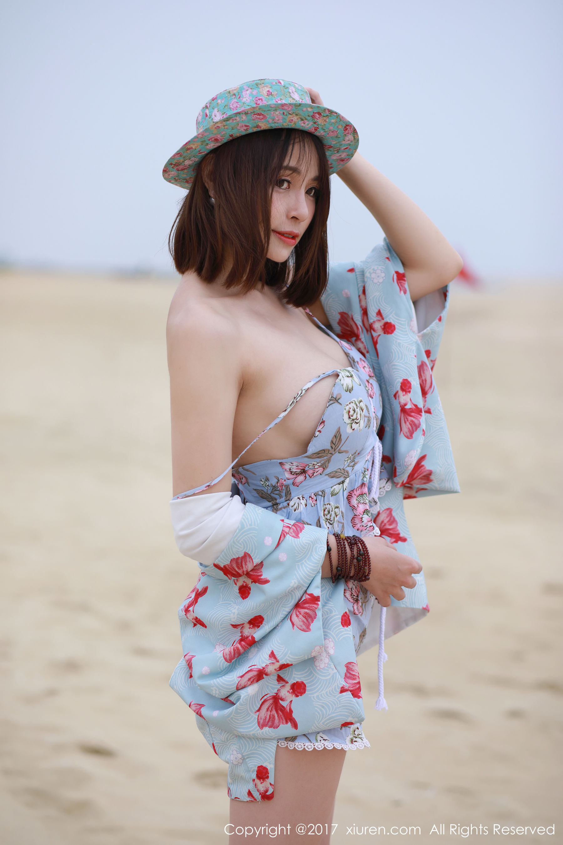 奈奈Fox《海边沙滩系列》 [秀人网XIUREN] No.766_第1张