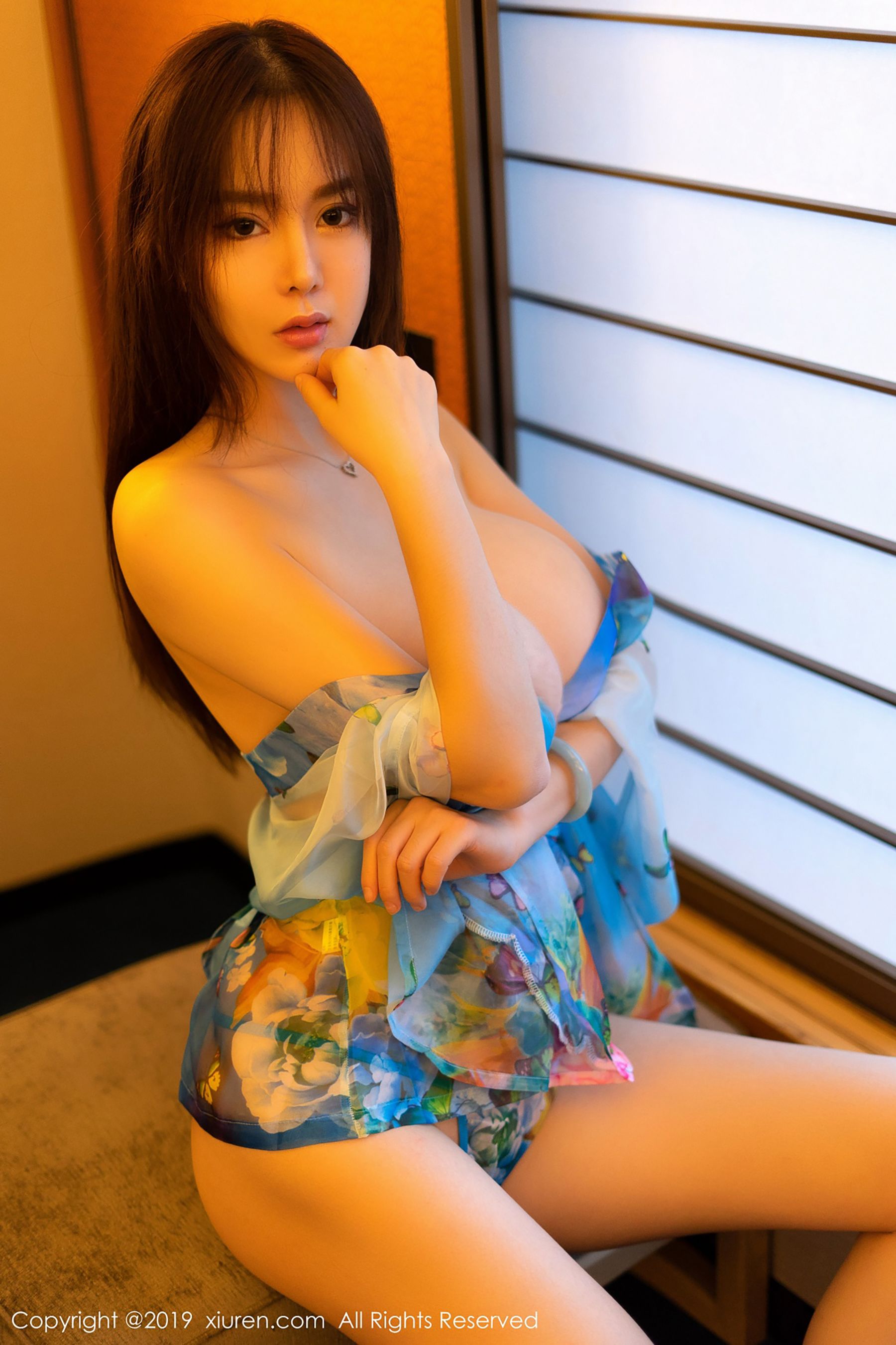 [秀人XIUREN] No.1319 易阳Silvia_第1张