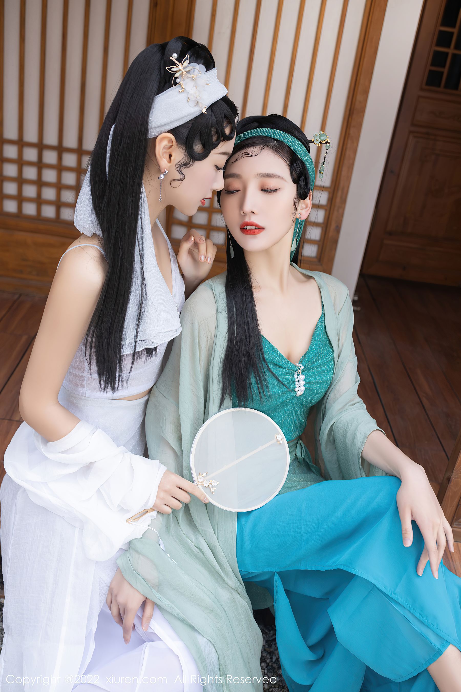 [秀人XiuRen] No.4952 唐安琪&陆萱萱_第2张
