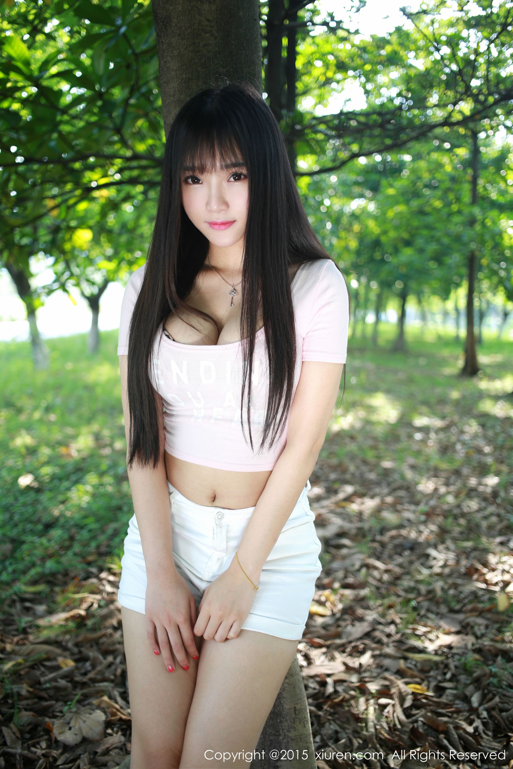 夏瑶baby《清新热裤妹子外拍》 [秀人网XiuRen] No.345_第2张
