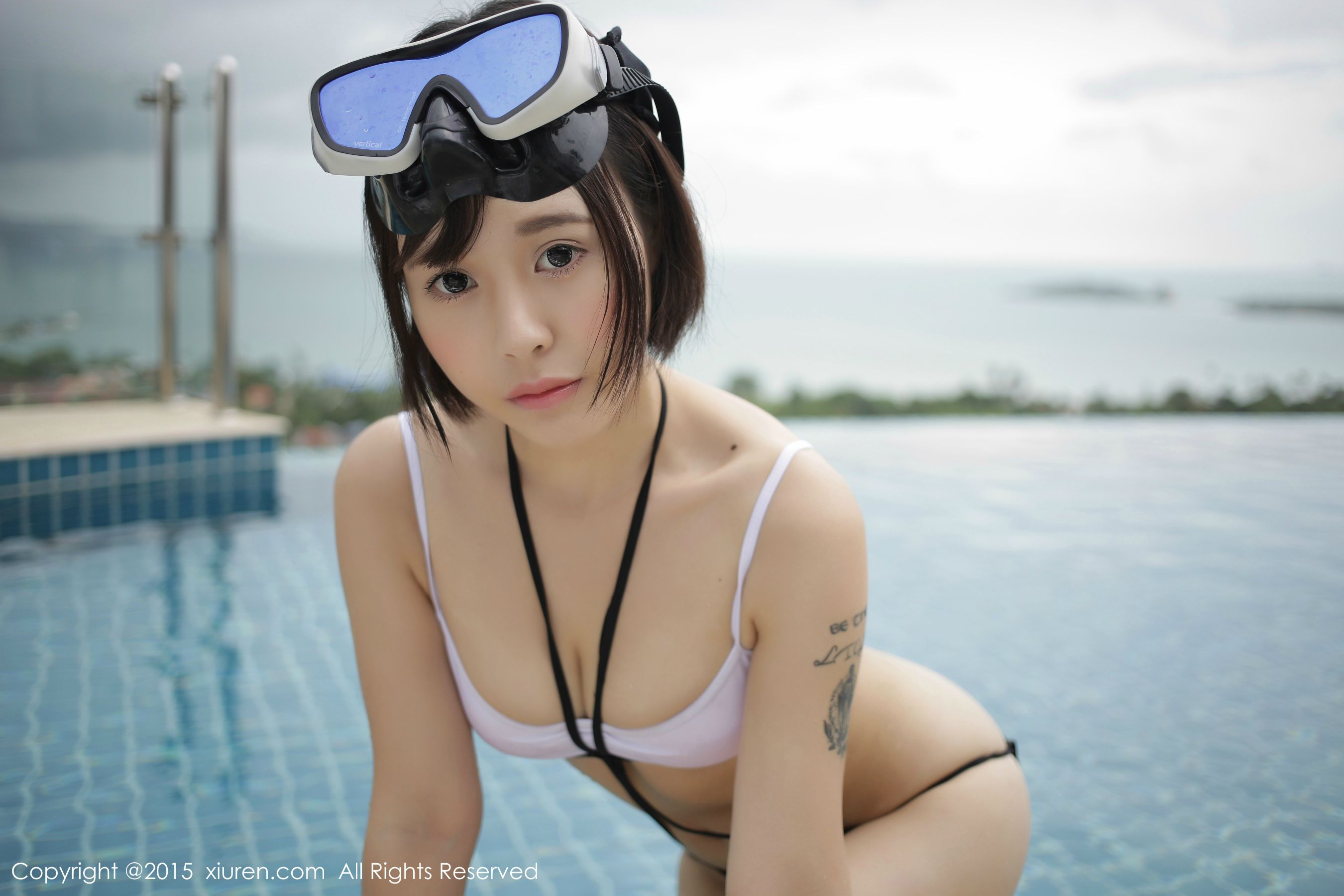 Evelyn艾莉《苏梅旅拍》2套比基尼 [秀人网XiuRen] No.434_第2张