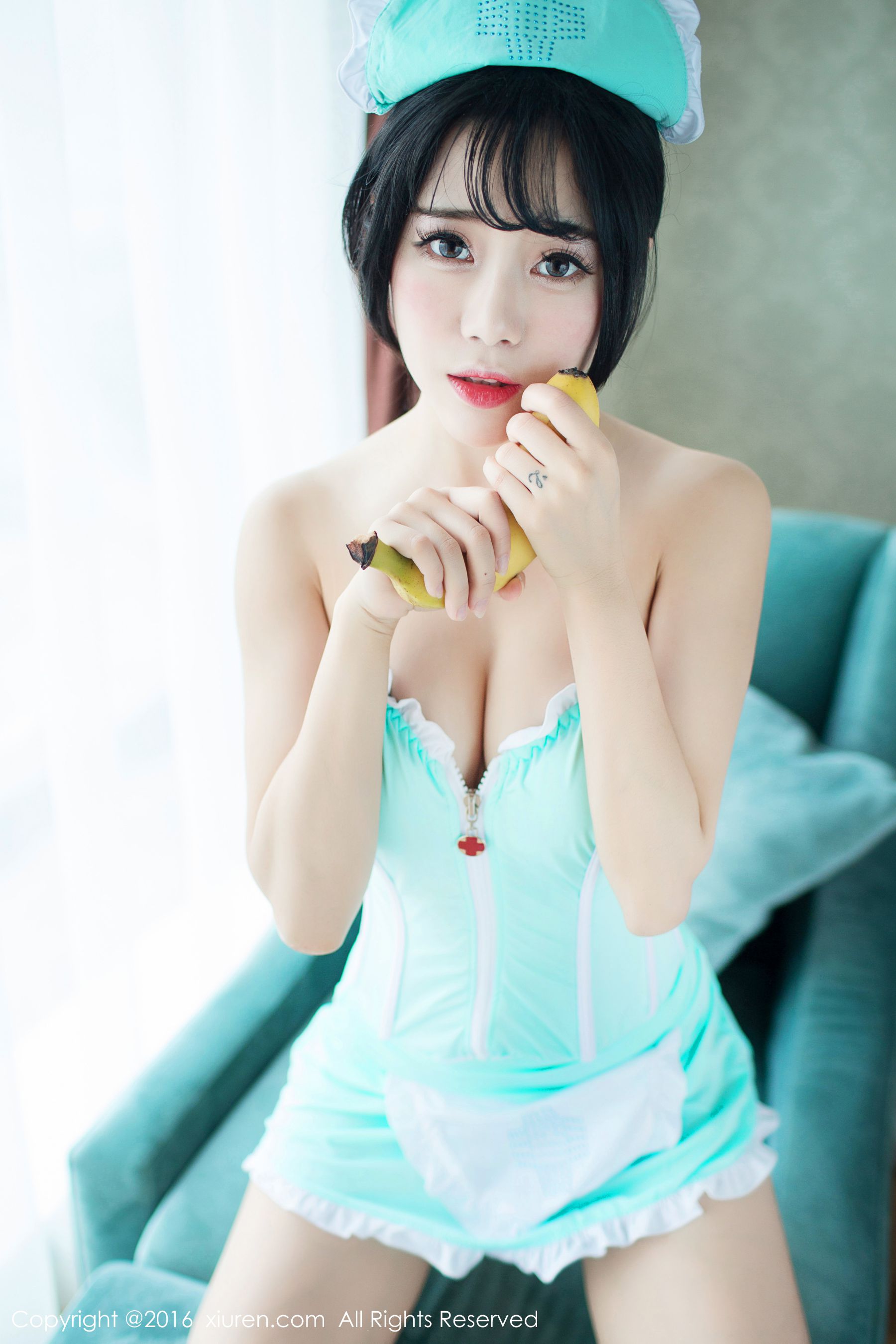 兜豆靓Youlina《香蕉小护士》 [秀人网XiuRen] No.550_第4张