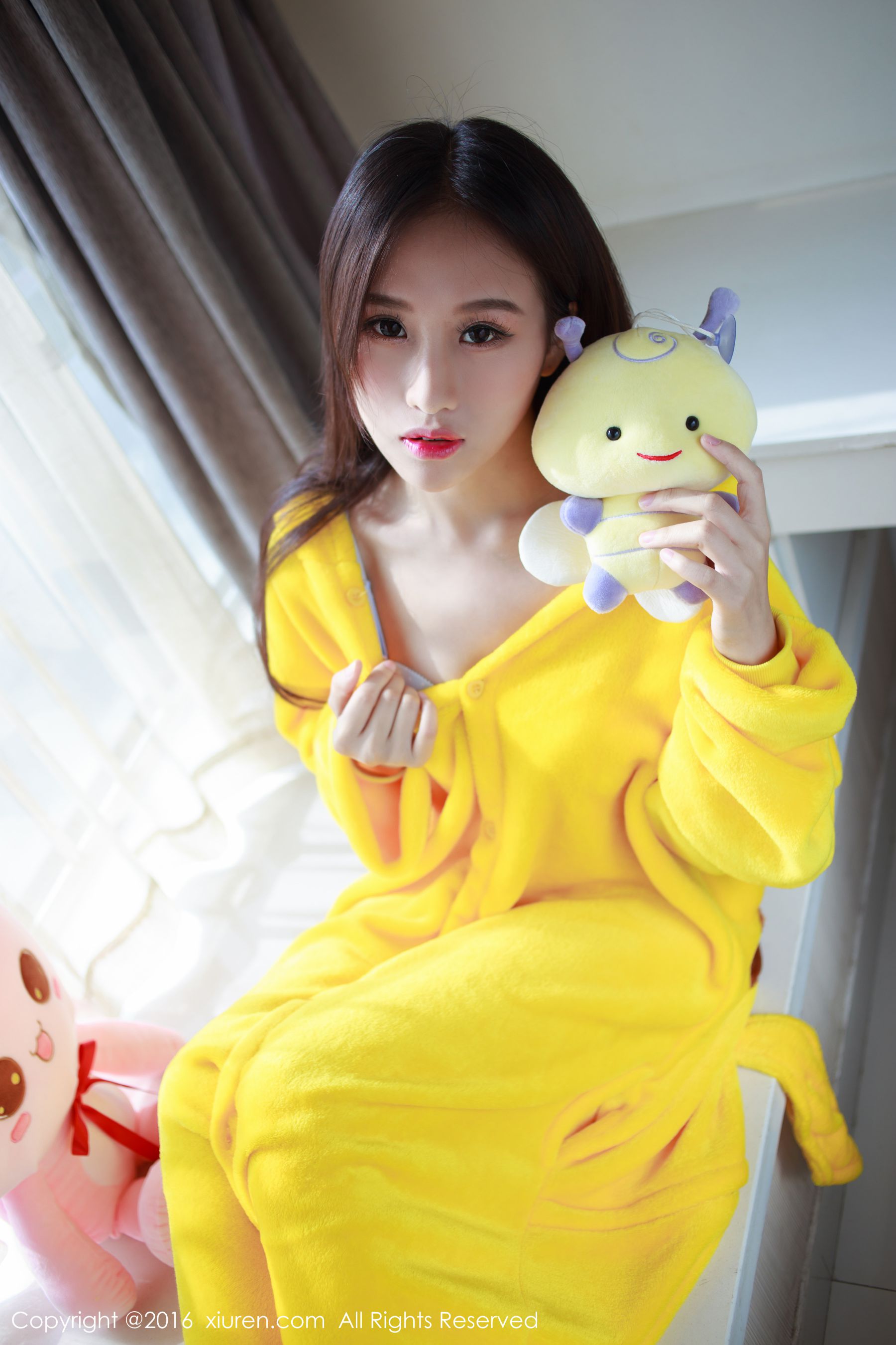 月音瞳《皮卡丘和学生制服》 [秀人网XiuRen] No.646_第2张