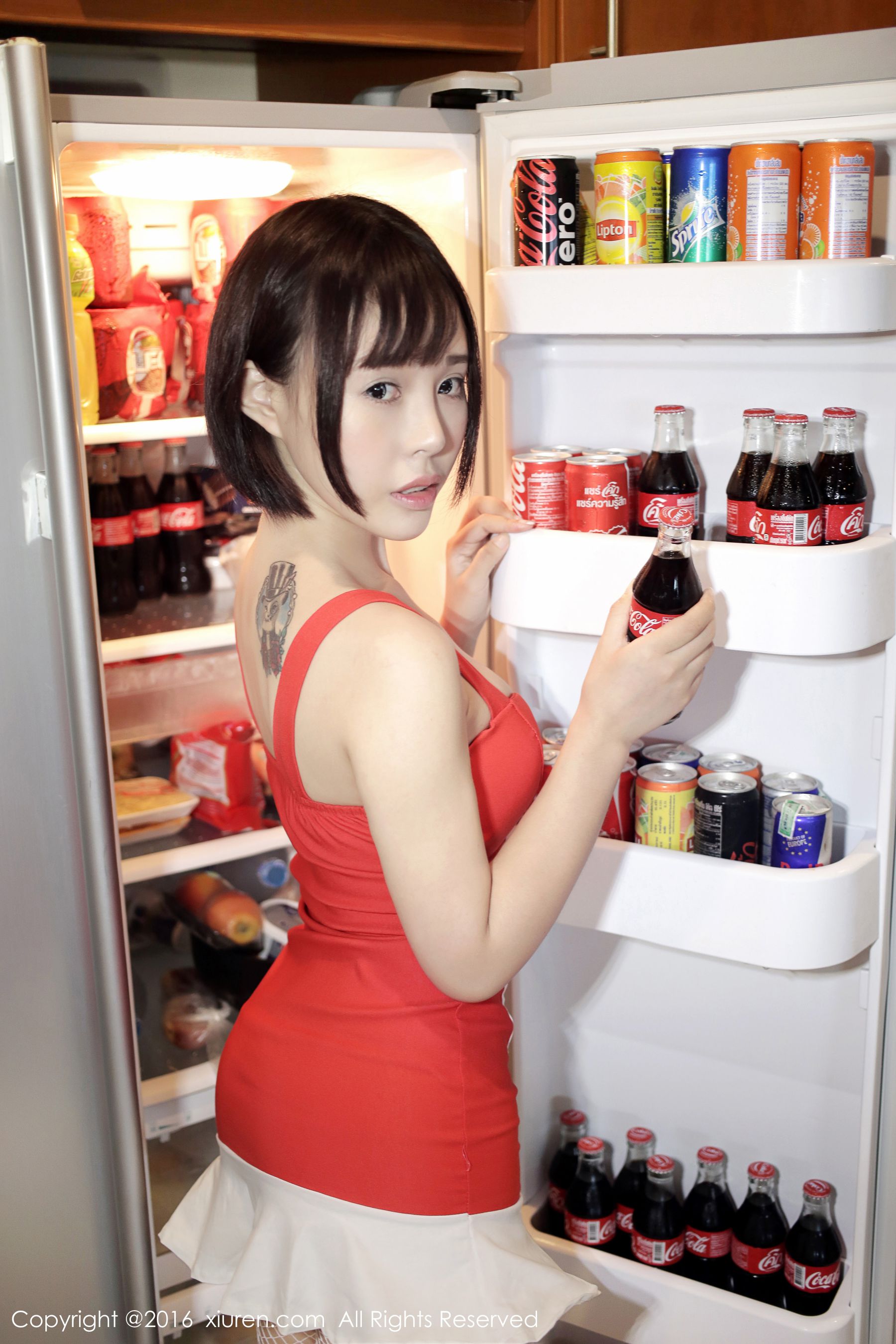 Evelyn艾莉《小红裙》 [秀人网XiuRen] No.665_第3张
