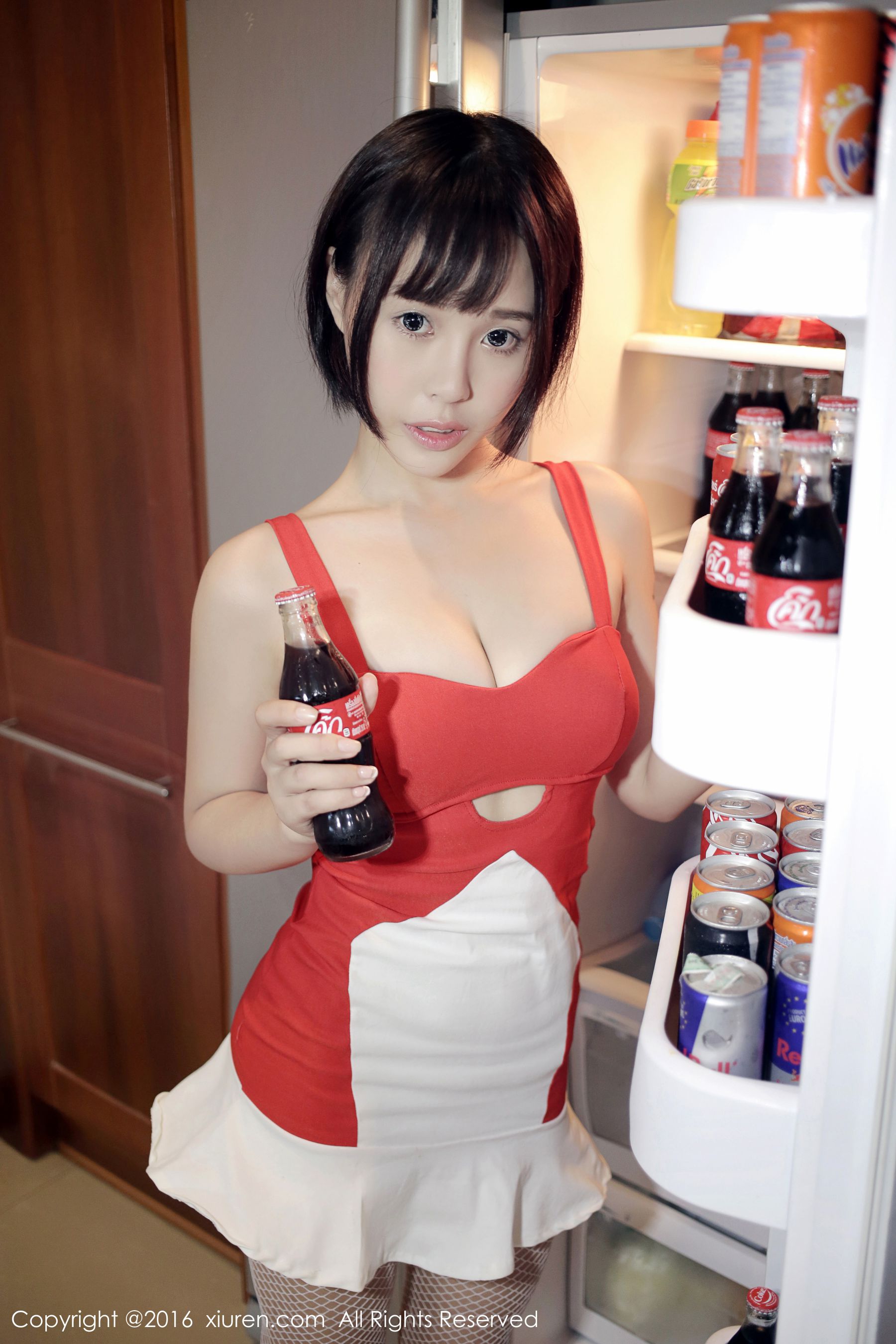 Evelyn艾莉《小红裙》 [秀人网XiuRen] No.665_第4张