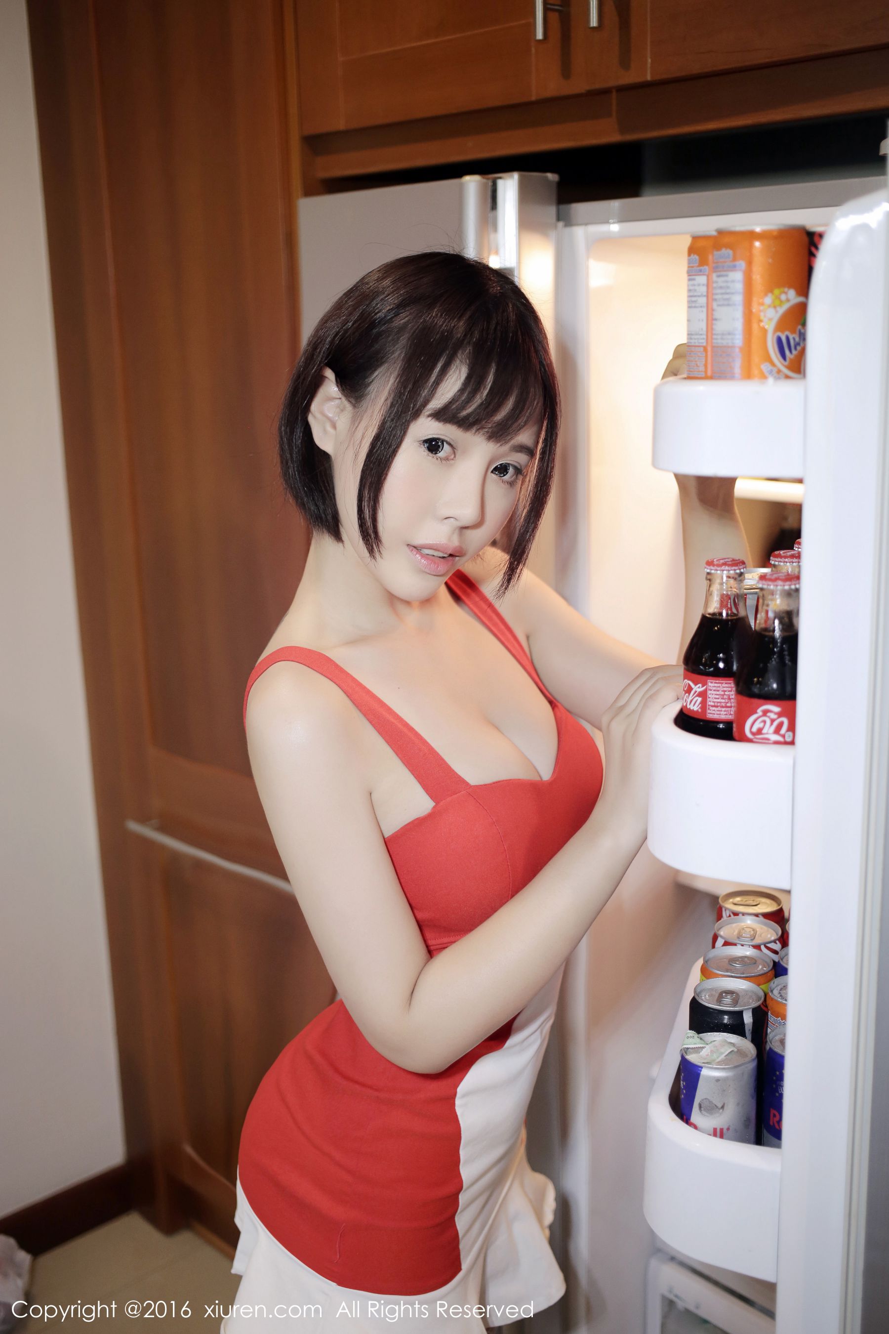 Evelyn艾莉《小红裙》 [秀人网XiuRen] No.665_第5张