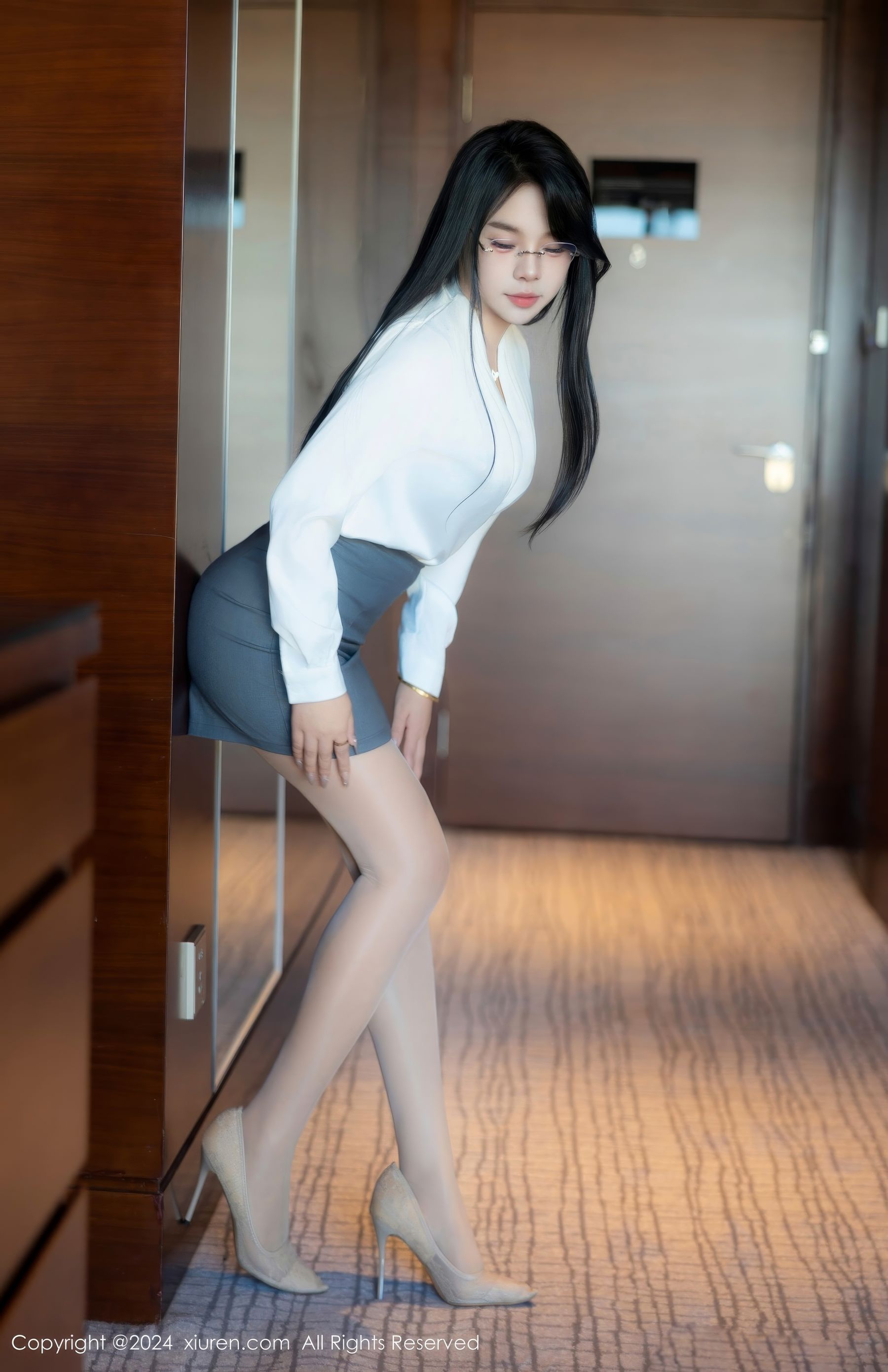 [秀人XiuRen] 2024.08.09 No.8989 麦田_第3张