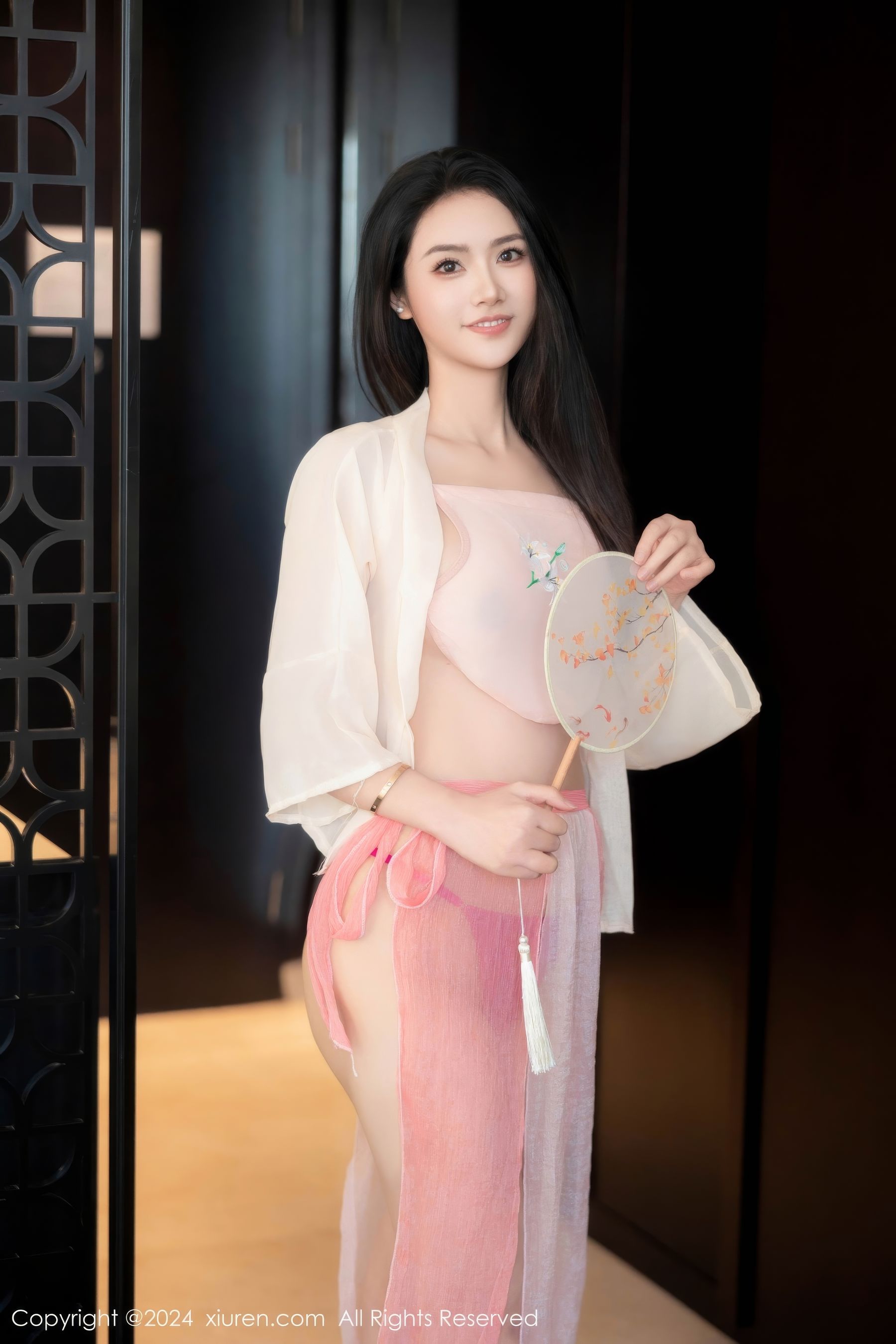 [秀人XiuRen] 2024.12.03 No.9542 方子萱_第1张