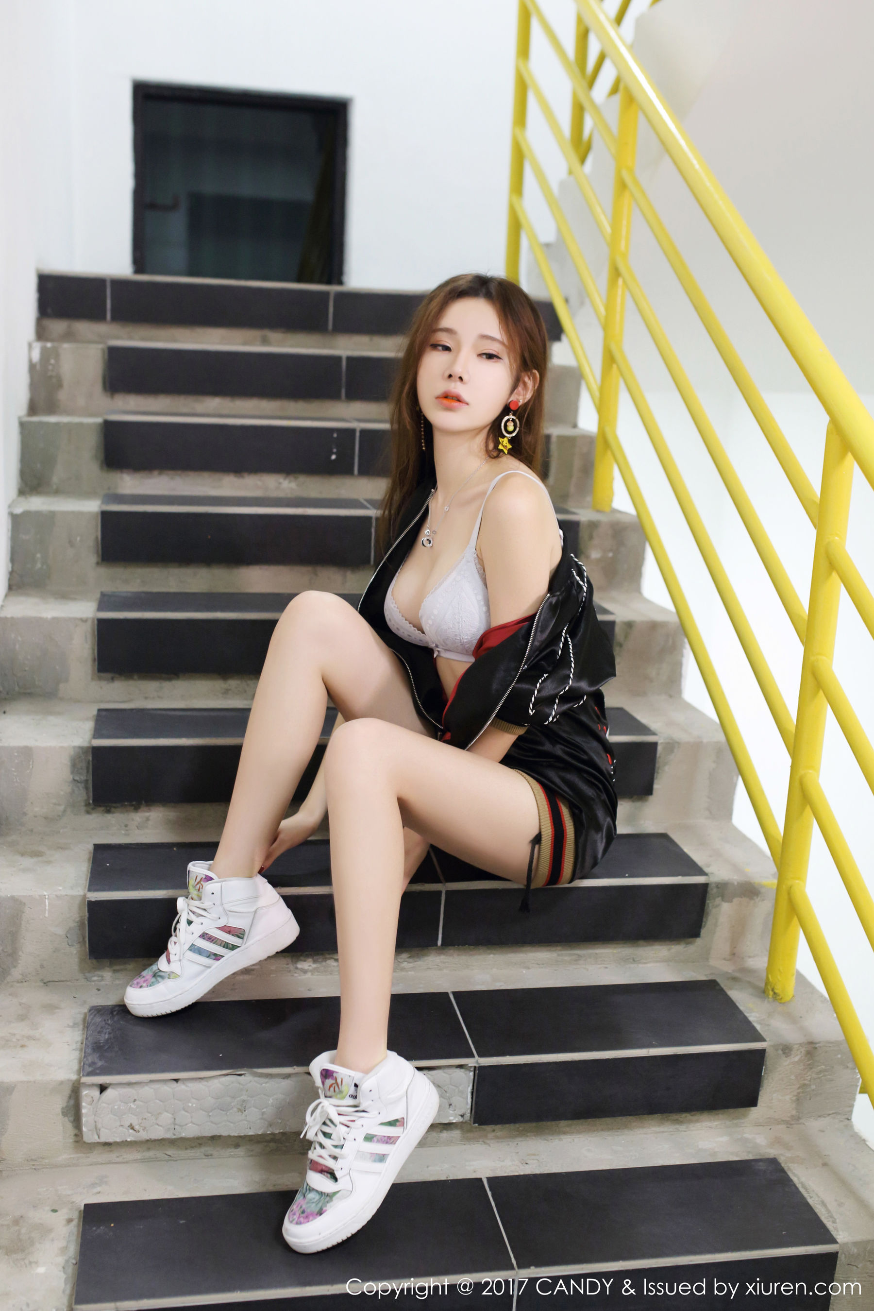 萌琪琪Irene《运动装+白色比基尼》 [网红馆CANDY] VOL.044_第3张