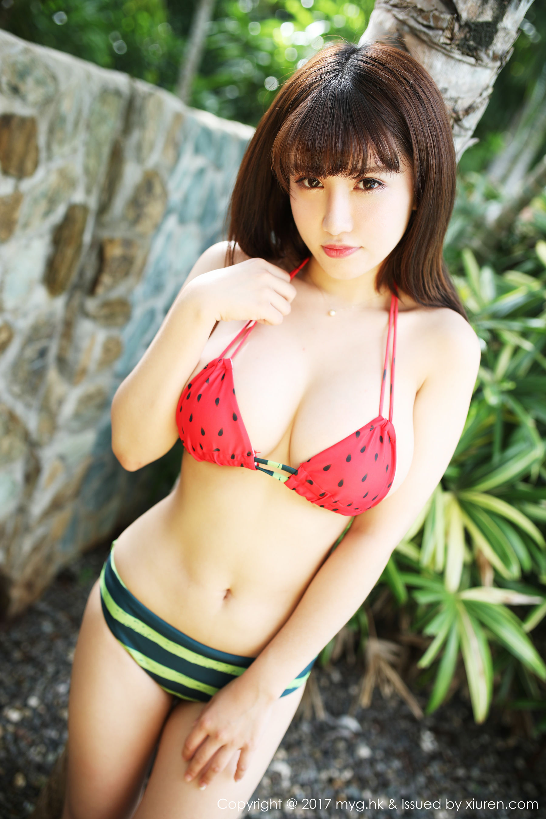 K8傲娇萌萌Vivian《泳池比基尼+性感睡衣系列》 [美媛馆MyGirl] Vol.265_第5张