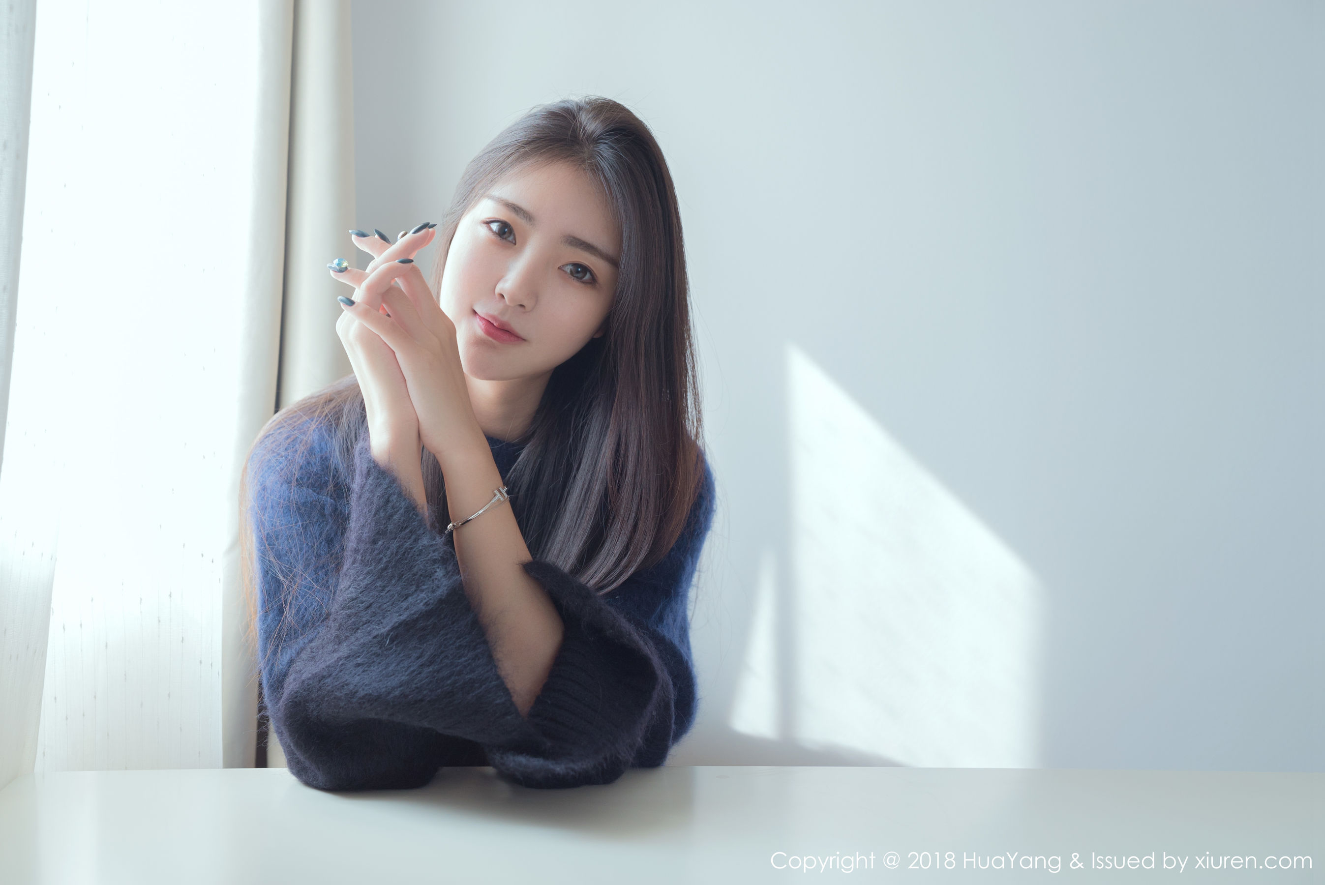 可樂Vicky《毛衣+白衬衫》 [花漾HuaYang] Vol.027_第1张