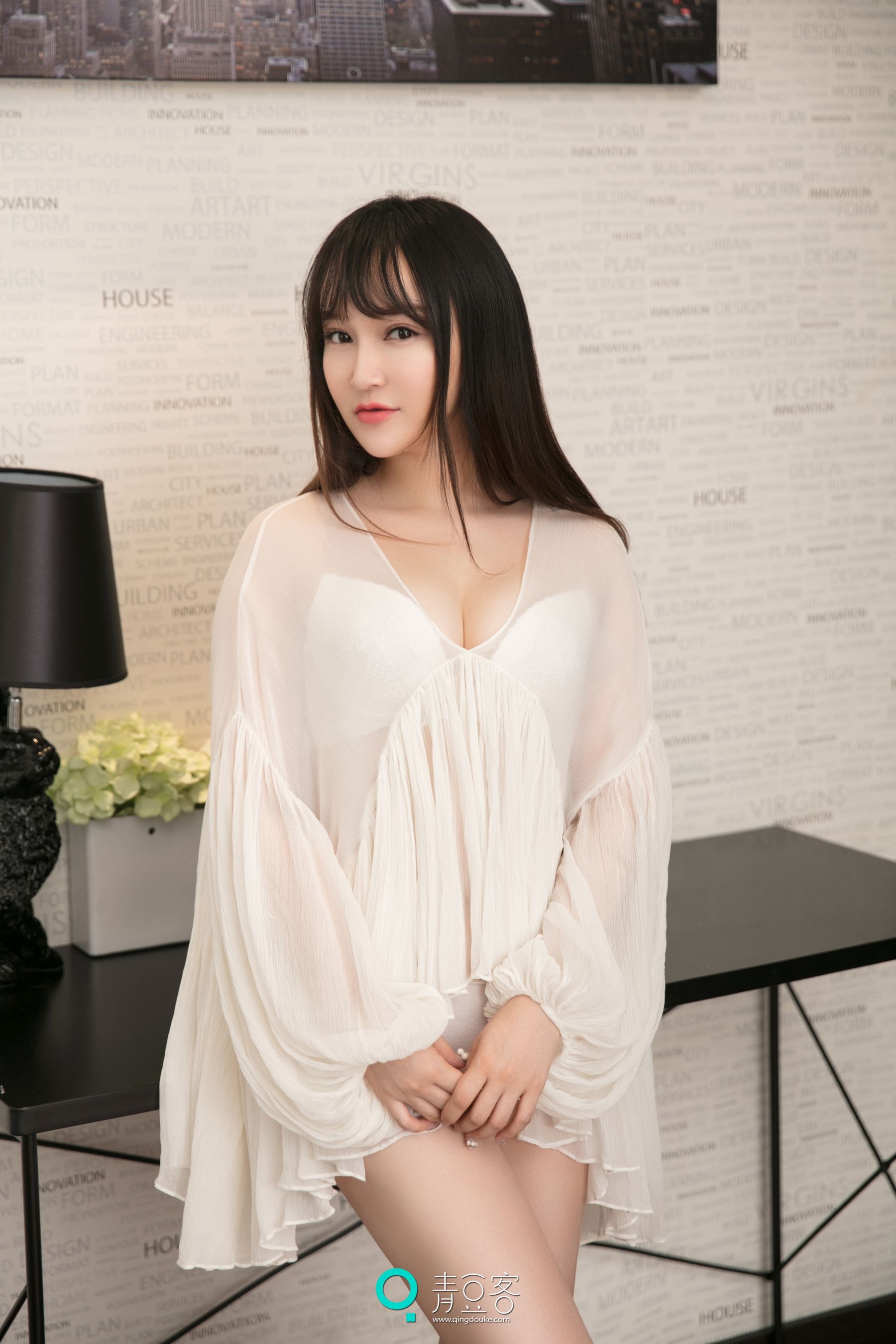 吴娇《透视装+女仆+内衣》 [青豆客]_第1张