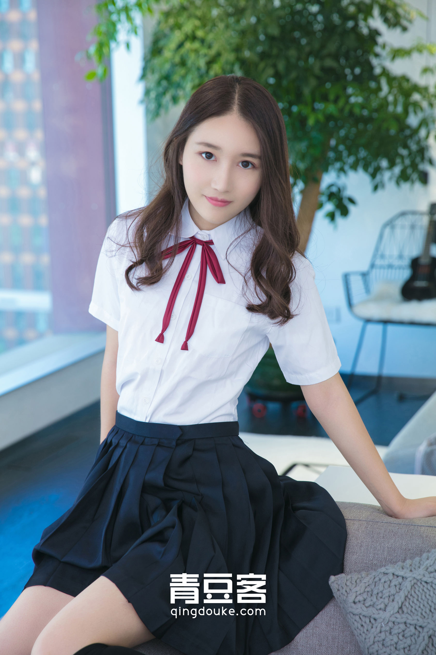 甜美妹妹魏扭扭《校服写真娇羞露骨惹人怜》 [青豆客QingDouKe]_第2张