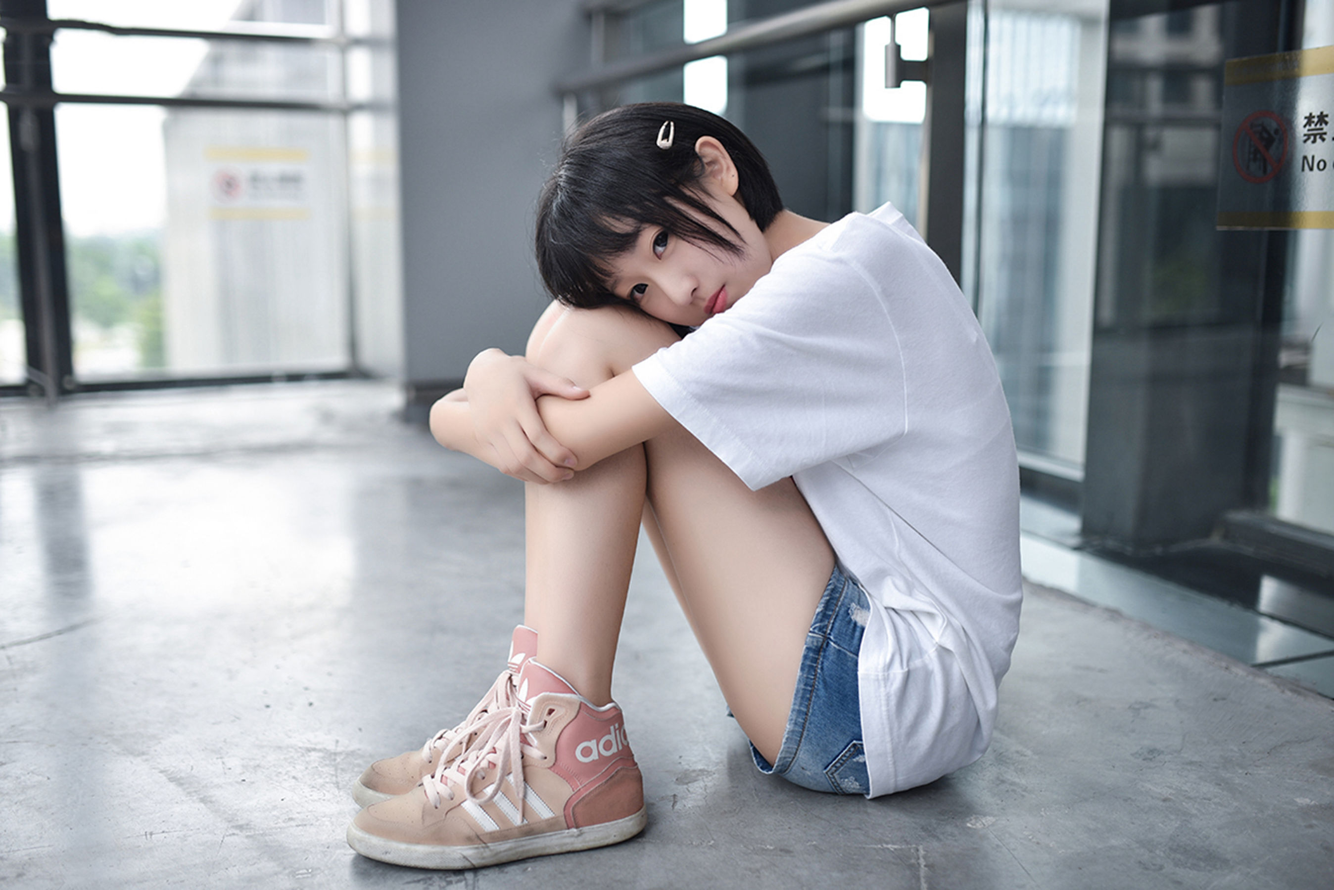 [风之领域] NO.100 眼镜妹妹超短牛仔美腿_第3张